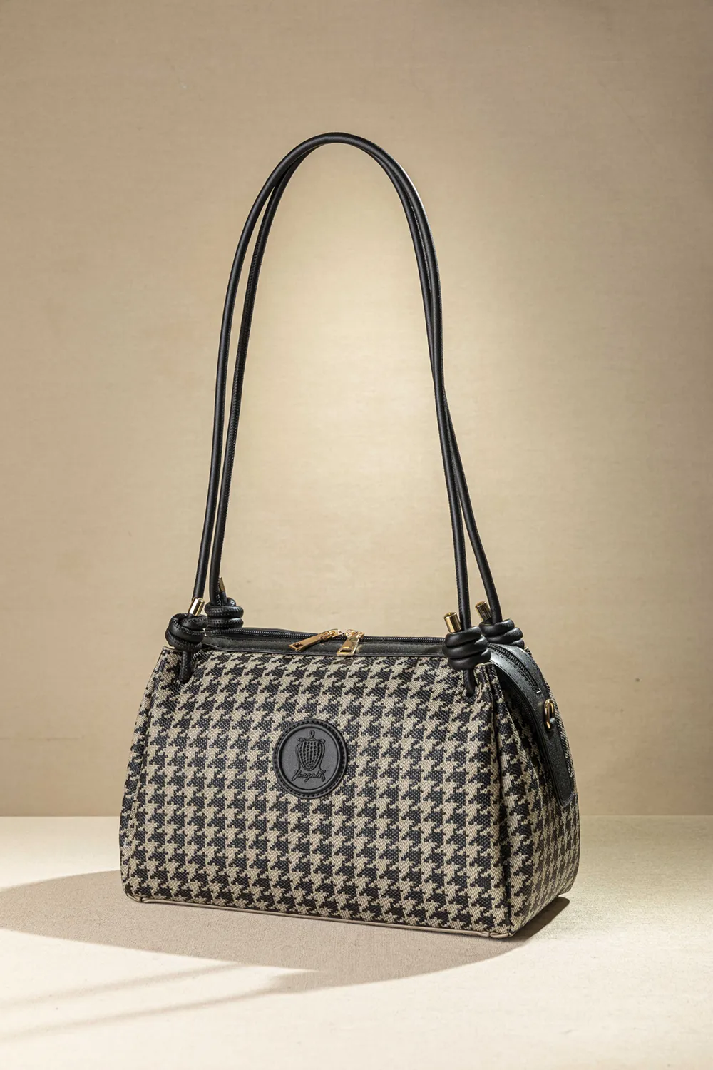 Exclusive τσάντα ώμου για απόλυτο στυλ