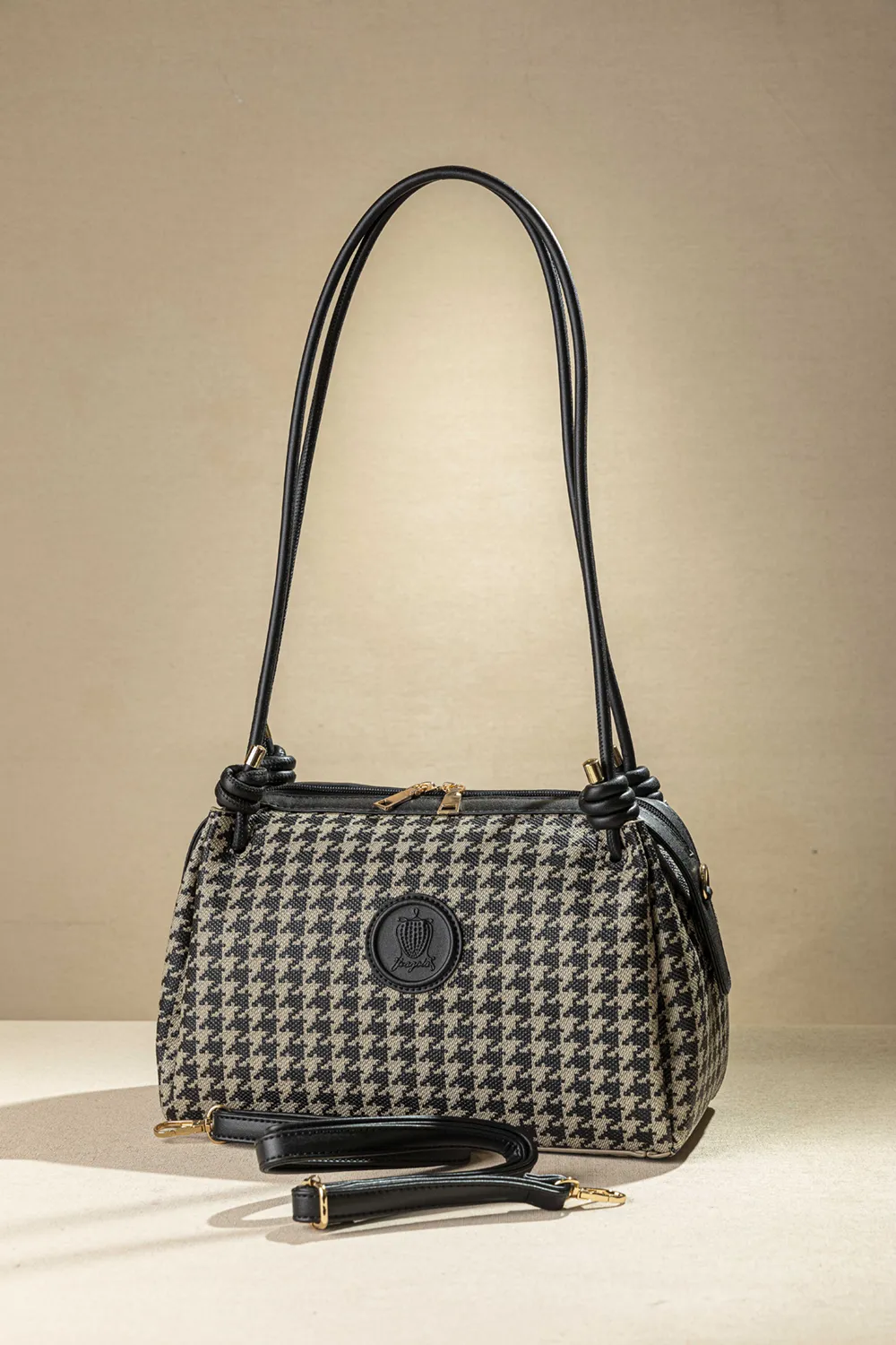 Exclusive τσάντα ώμου για απόλυτο στυλ