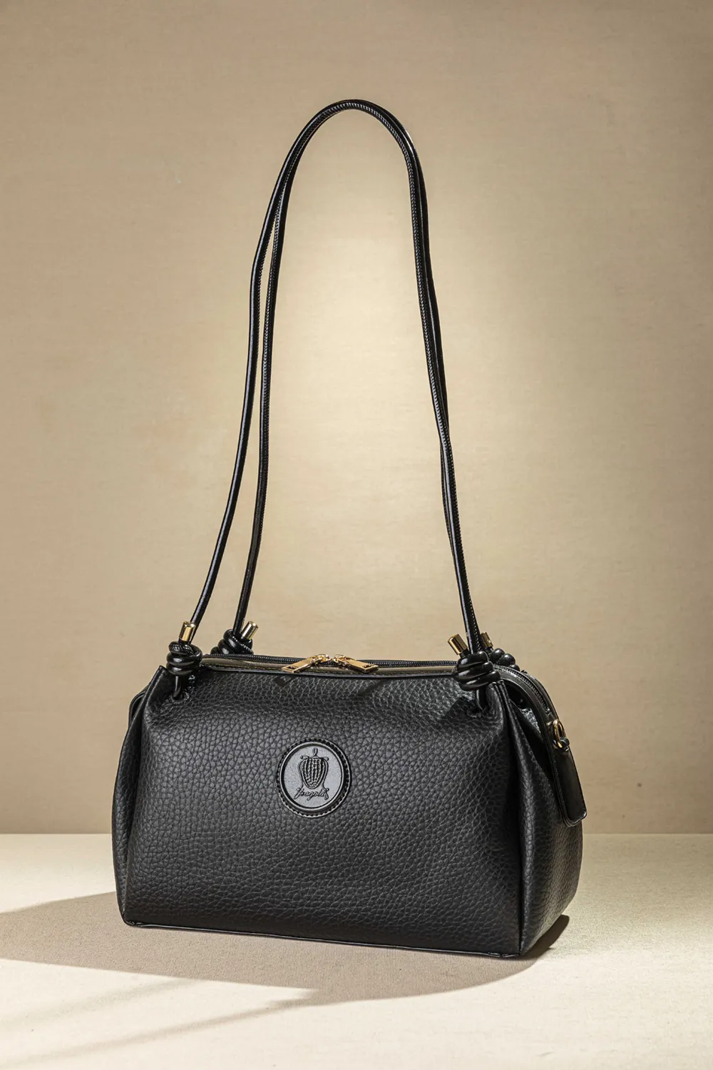 Exclusive τσάντα ώμου για απόλυτο στυλ