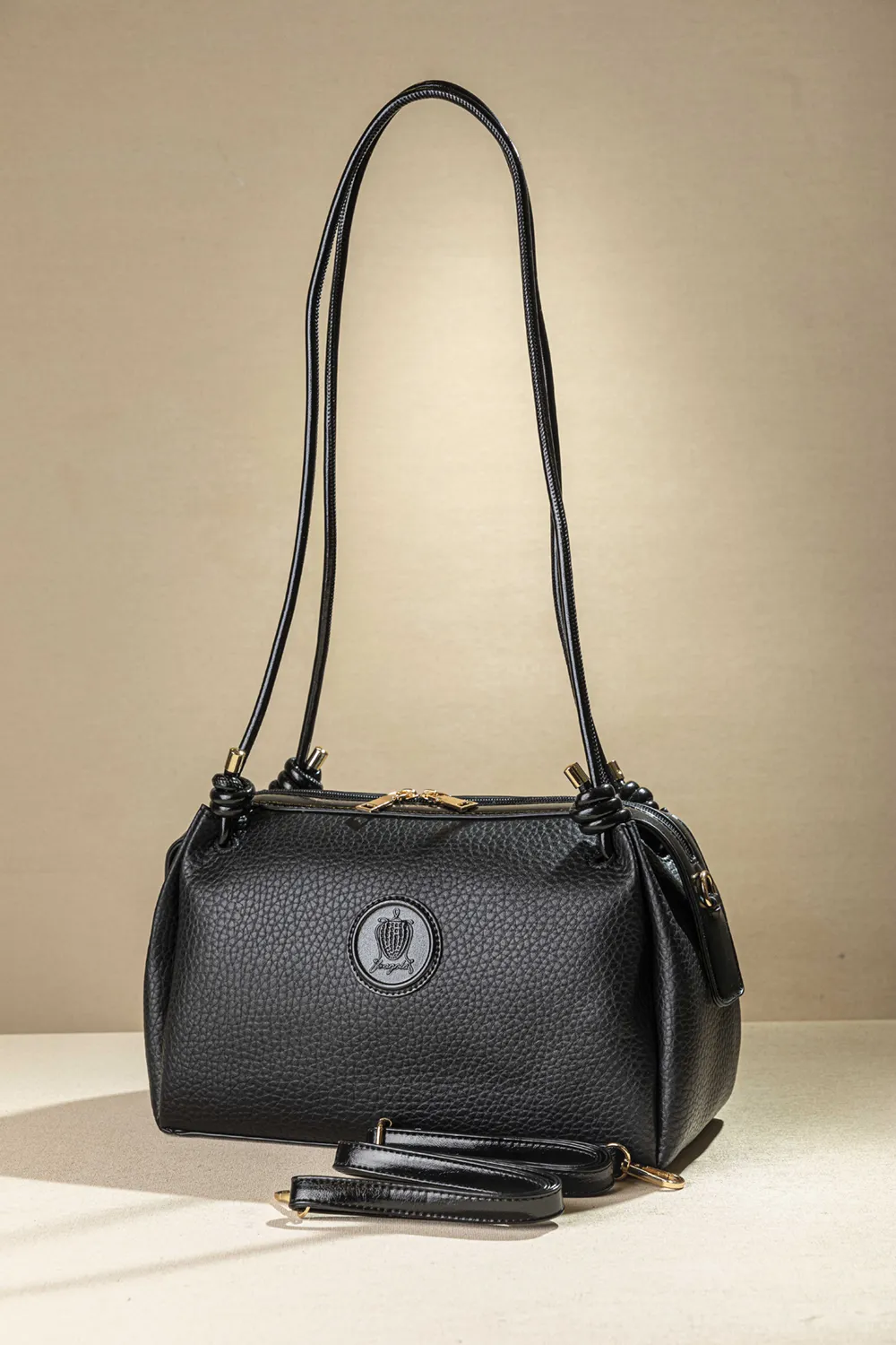 Exclusive τσάντα ώμου για απόλυτο στυλ