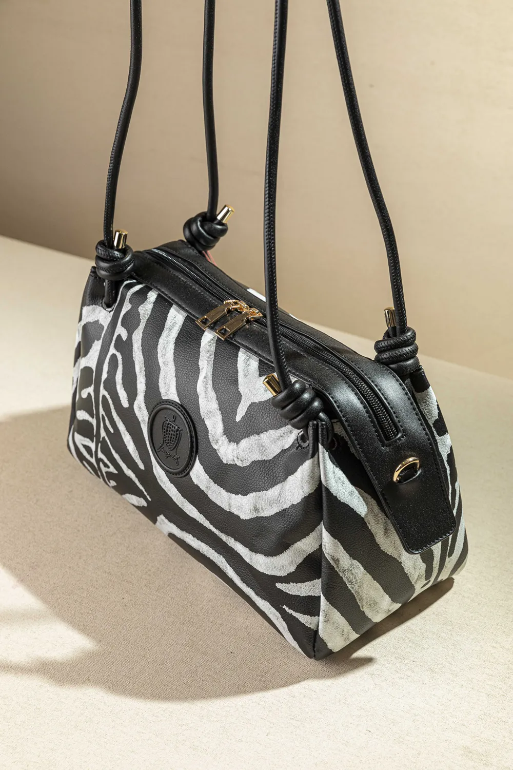 Exclusive τσάντα ώμου για απόλυτο στυλ