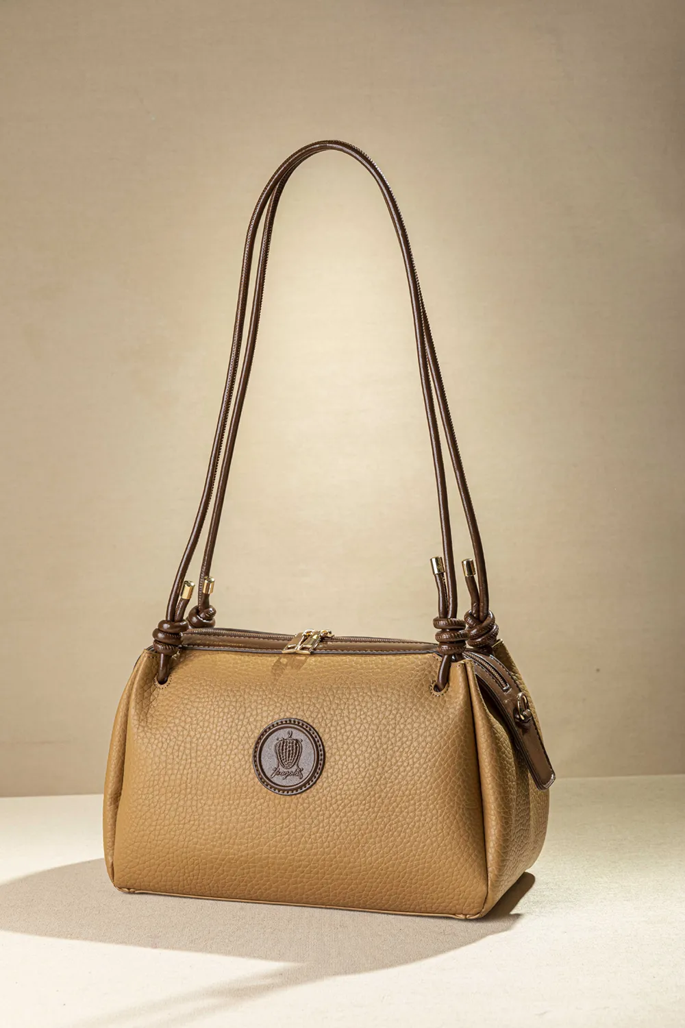 Exclusive τσάντα ώμου για απόλυτο στυλ