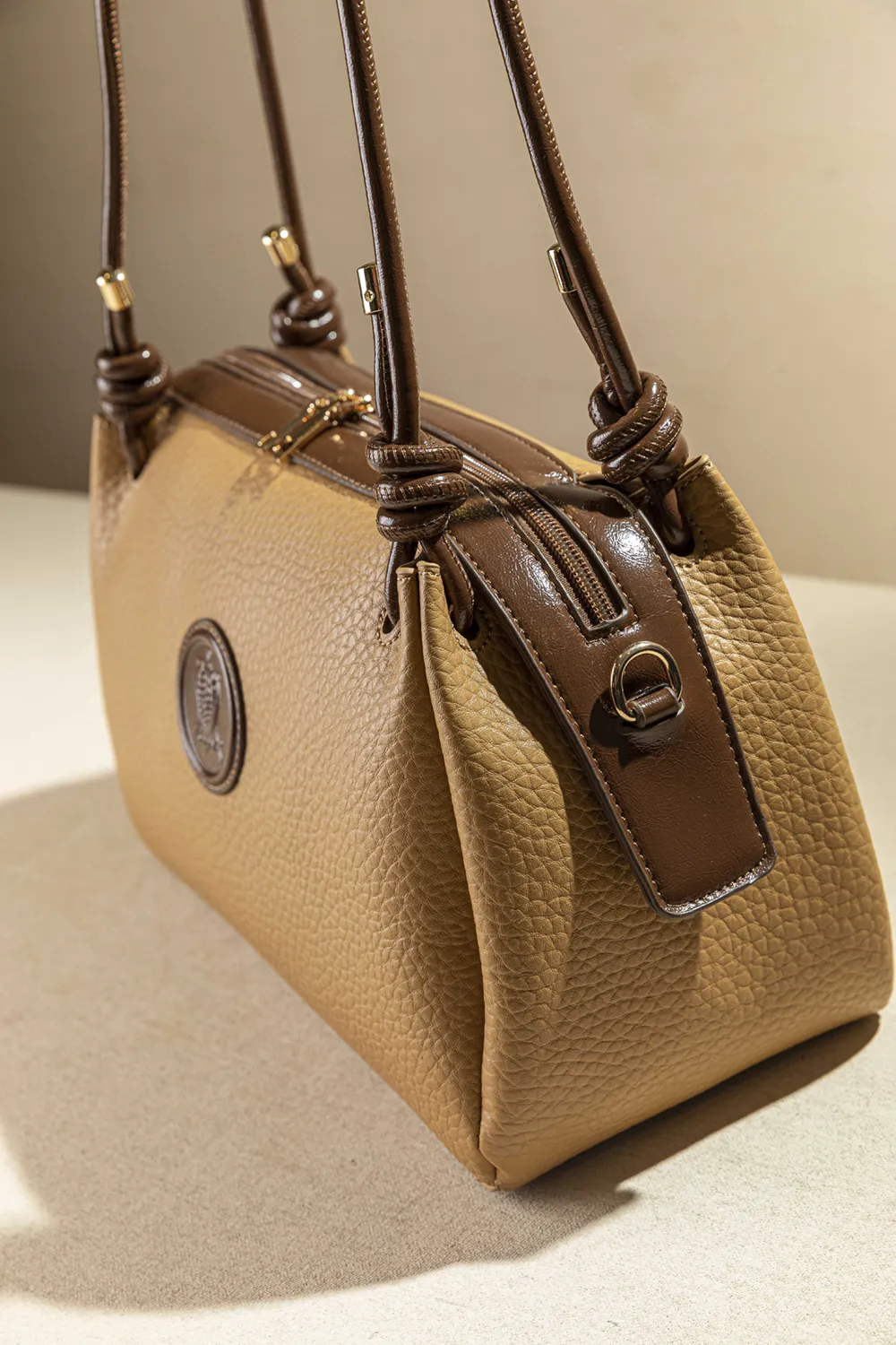 Exclusive τσάντα ώμου για απόλυτο στυλ