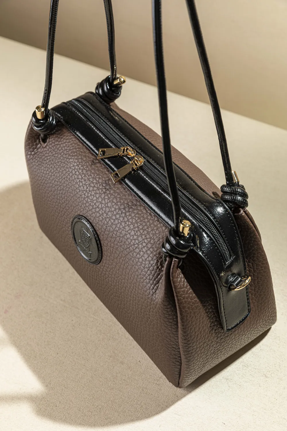 Exclusive τσάντα ώμου για απόλυτο στυλ