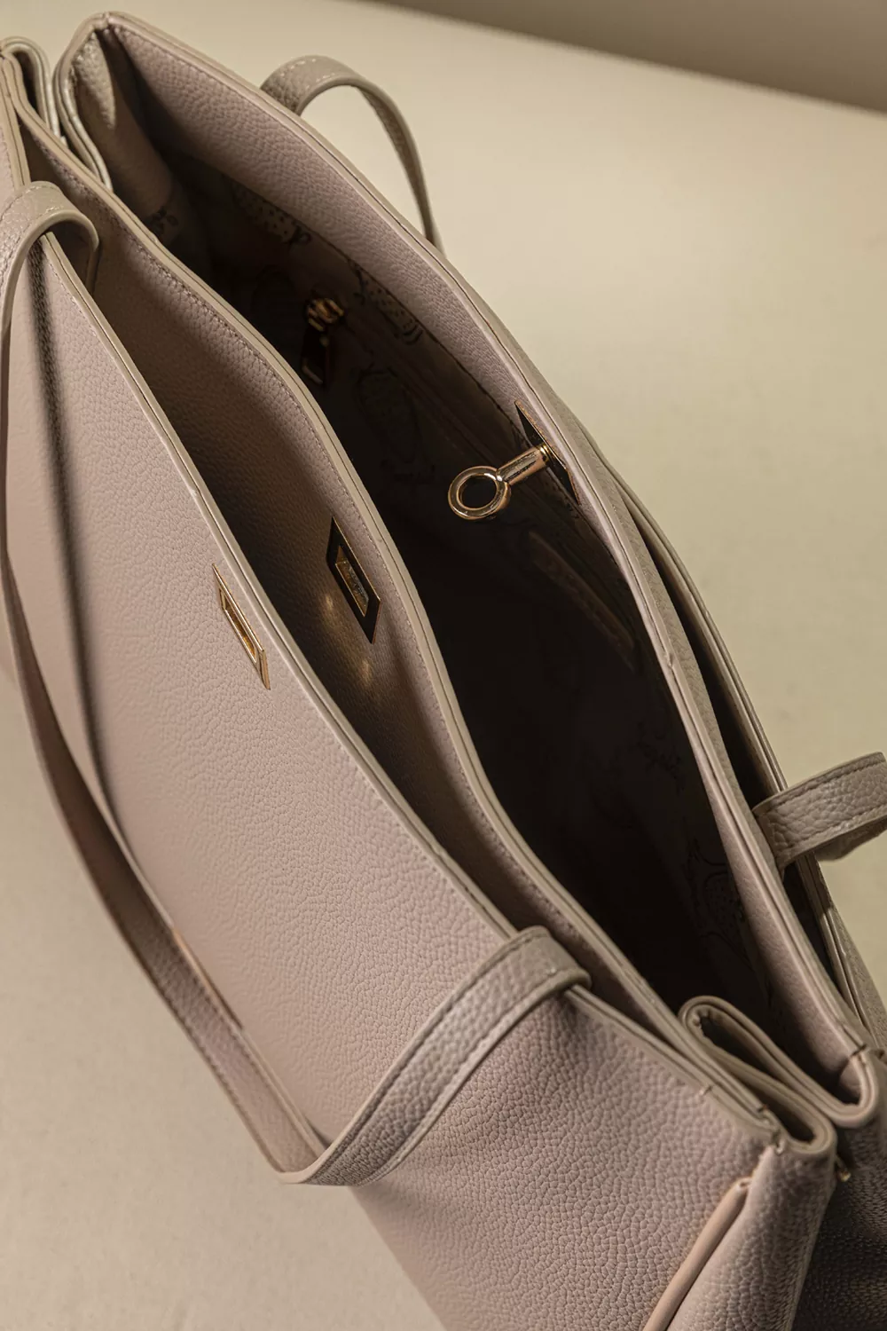 Κομψή και πρακτική τσάντα ώμου/ Tote bag