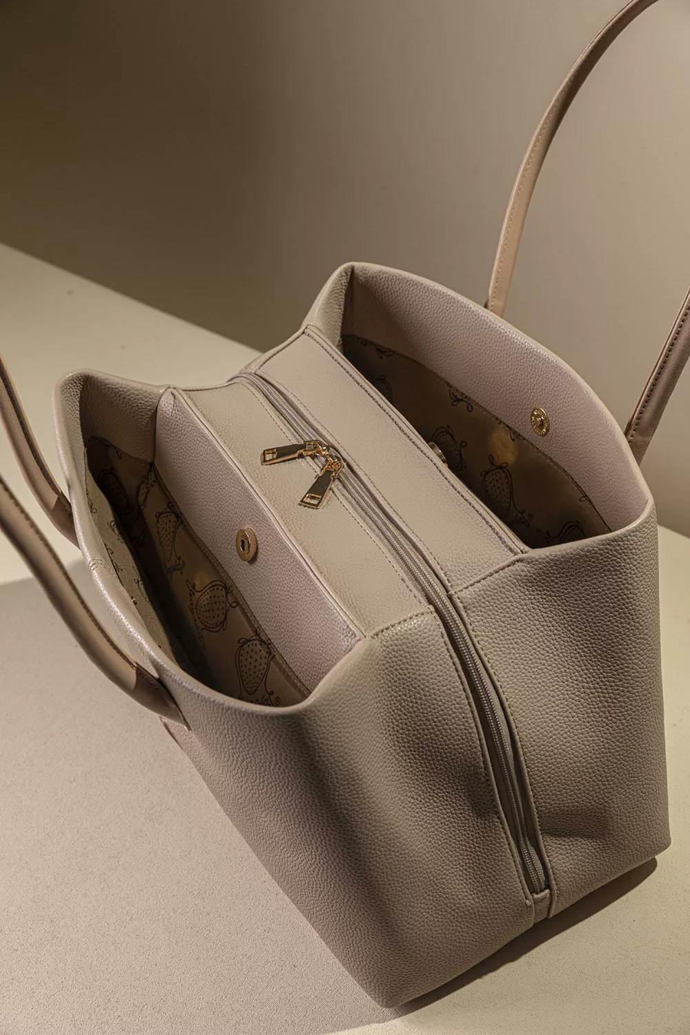 Κομψή γυναικεία τσάντα