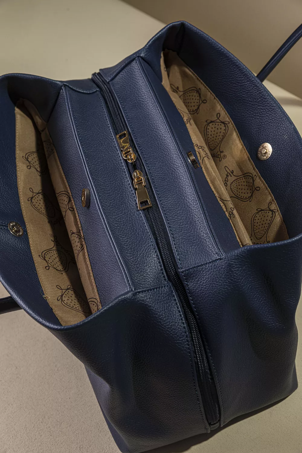 Κομψή γυναικεία τσάντα