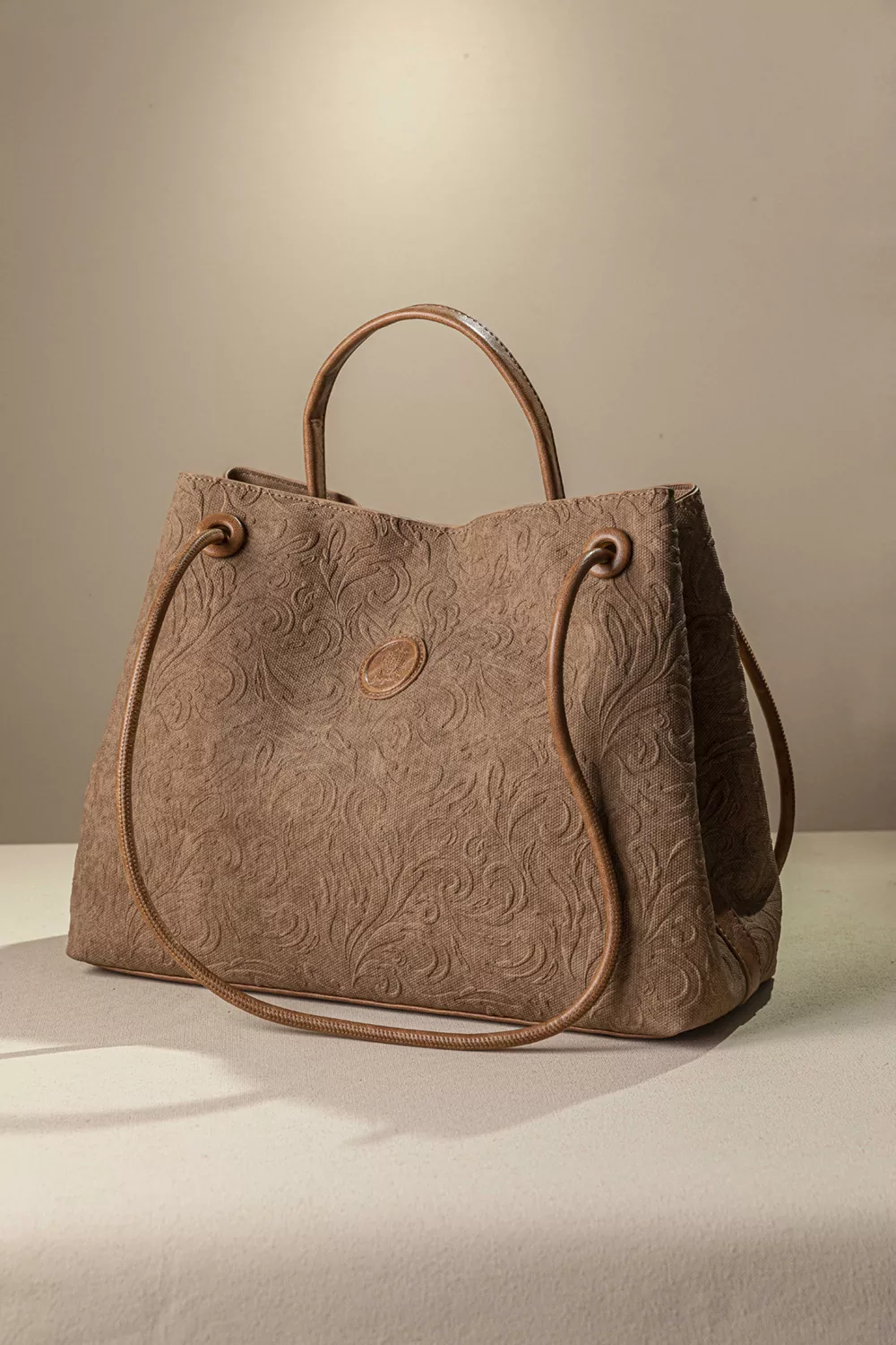 Κομψή και διαχρονική τσάντα ώμου