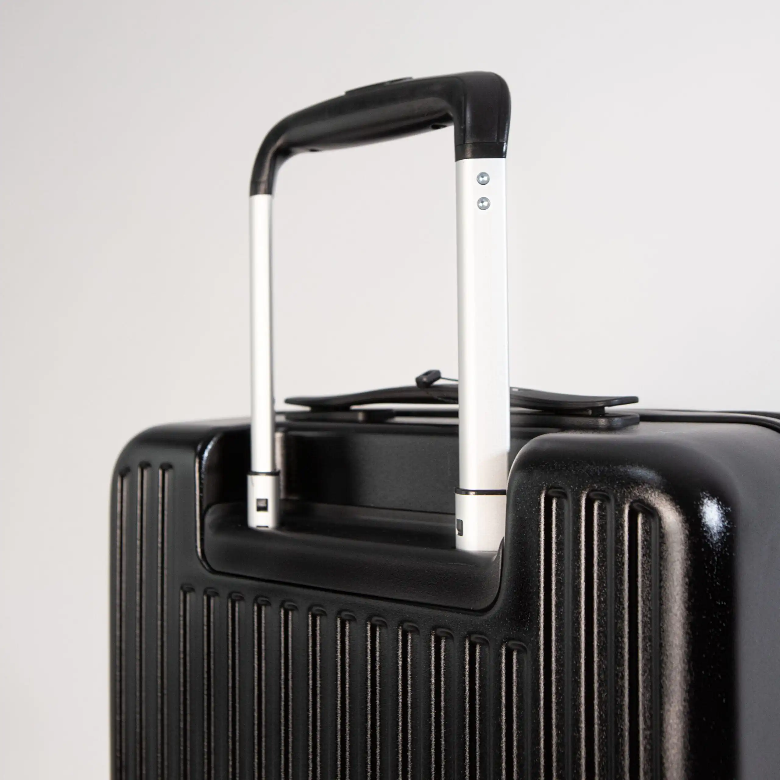 Βαλίτσα καμπίνας σκληρή Newcom (ABS+PC) N1490/50 μαύρο