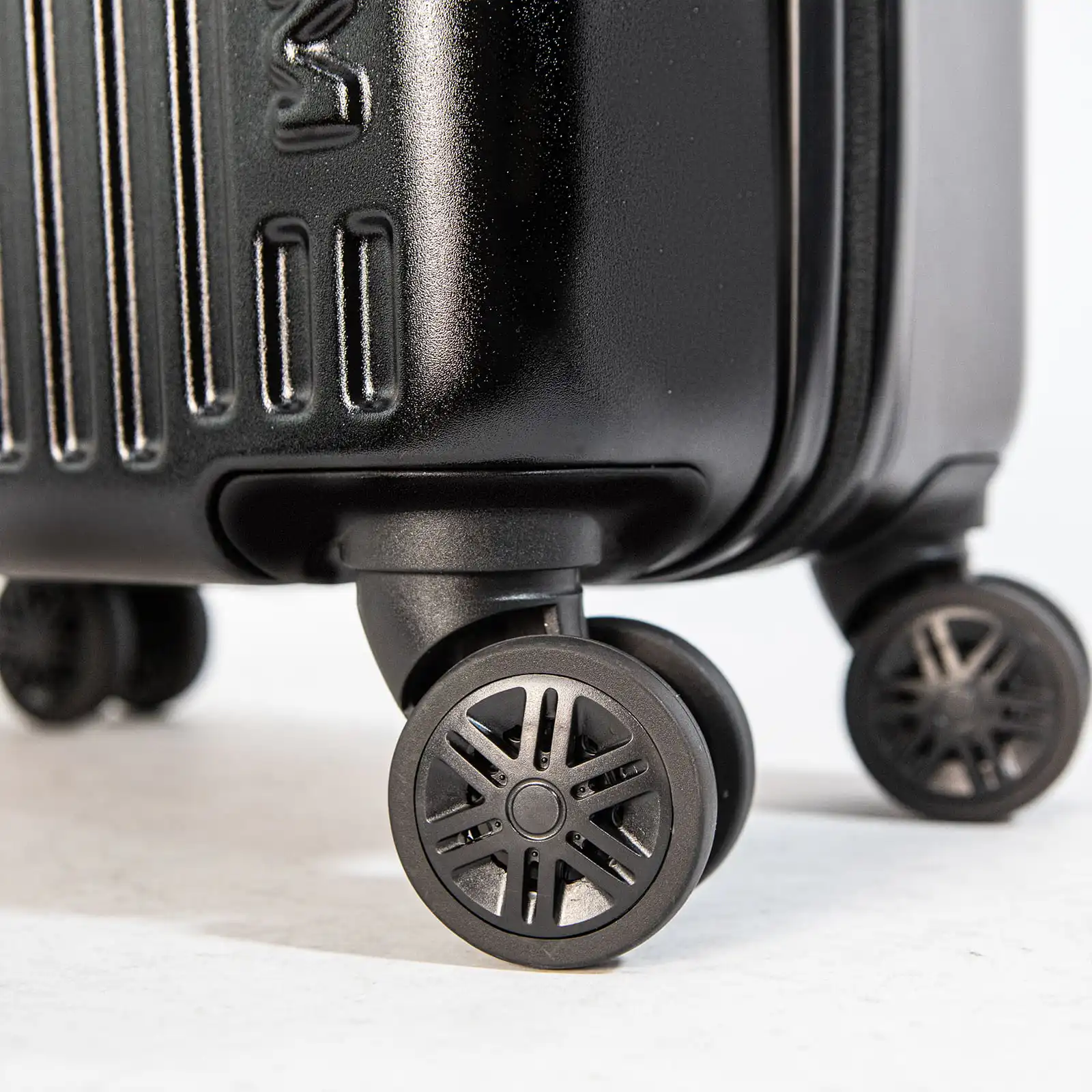 Βαλίτσα καμπίνας σκληρή Newcom (ABS+PC) N1490/50 μαύρο