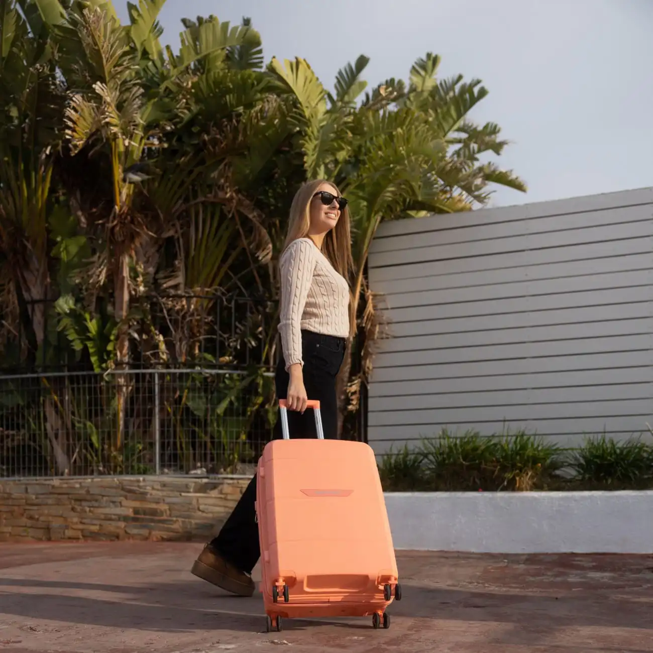 Βαλίτσα μεσαία με 4 ρόδες Newcom (PP) N1595/60 Σομόν