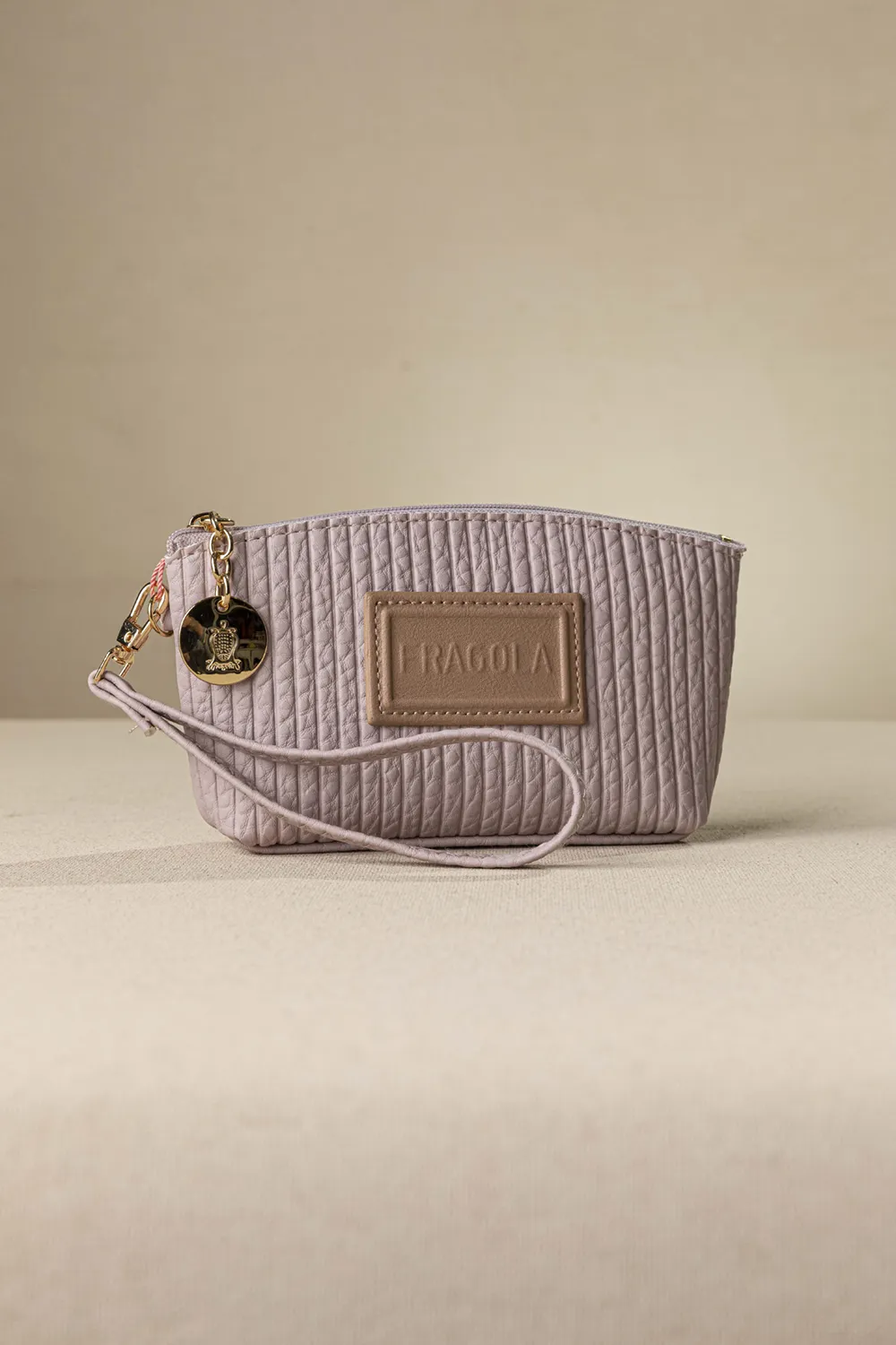 Νεσεσέρ χειρός Νεσεσέρ χειρός