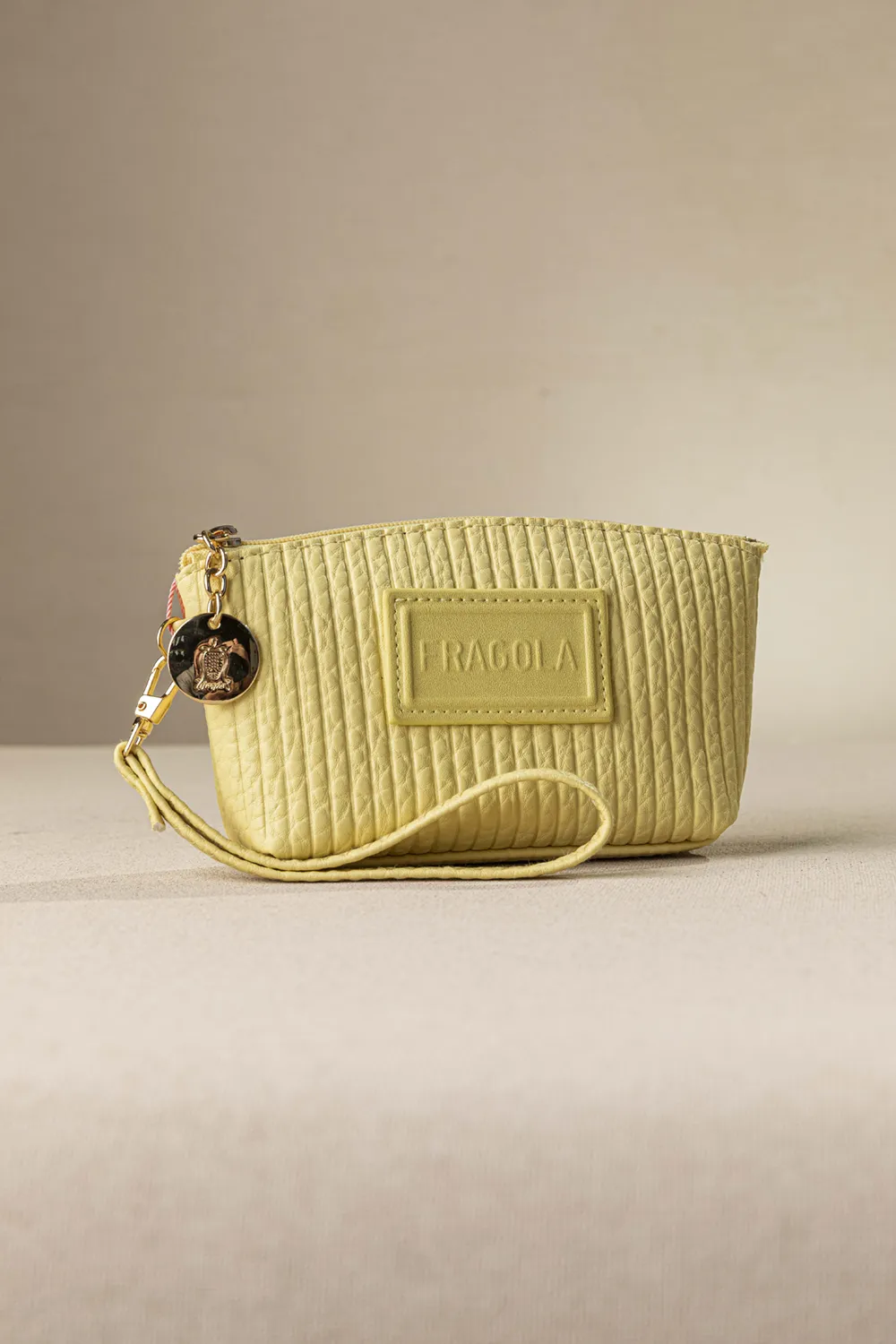 Νεσεσέρ χειρός Νεσεσέρ χειρός