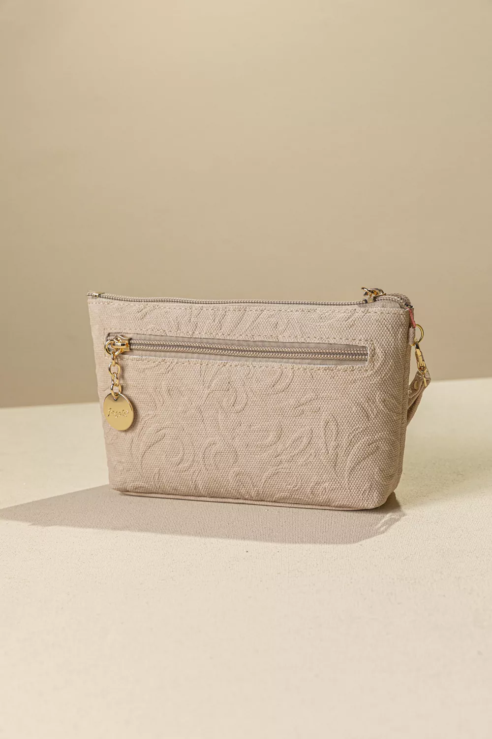 Νεσεσέρ χειρός μεσαίου μεγέθους με αποσπώμενη χειρολαβή Νεσεσέρ χειρός μεσαίου μεγέθους με αποσπώμενη χειρολαβή