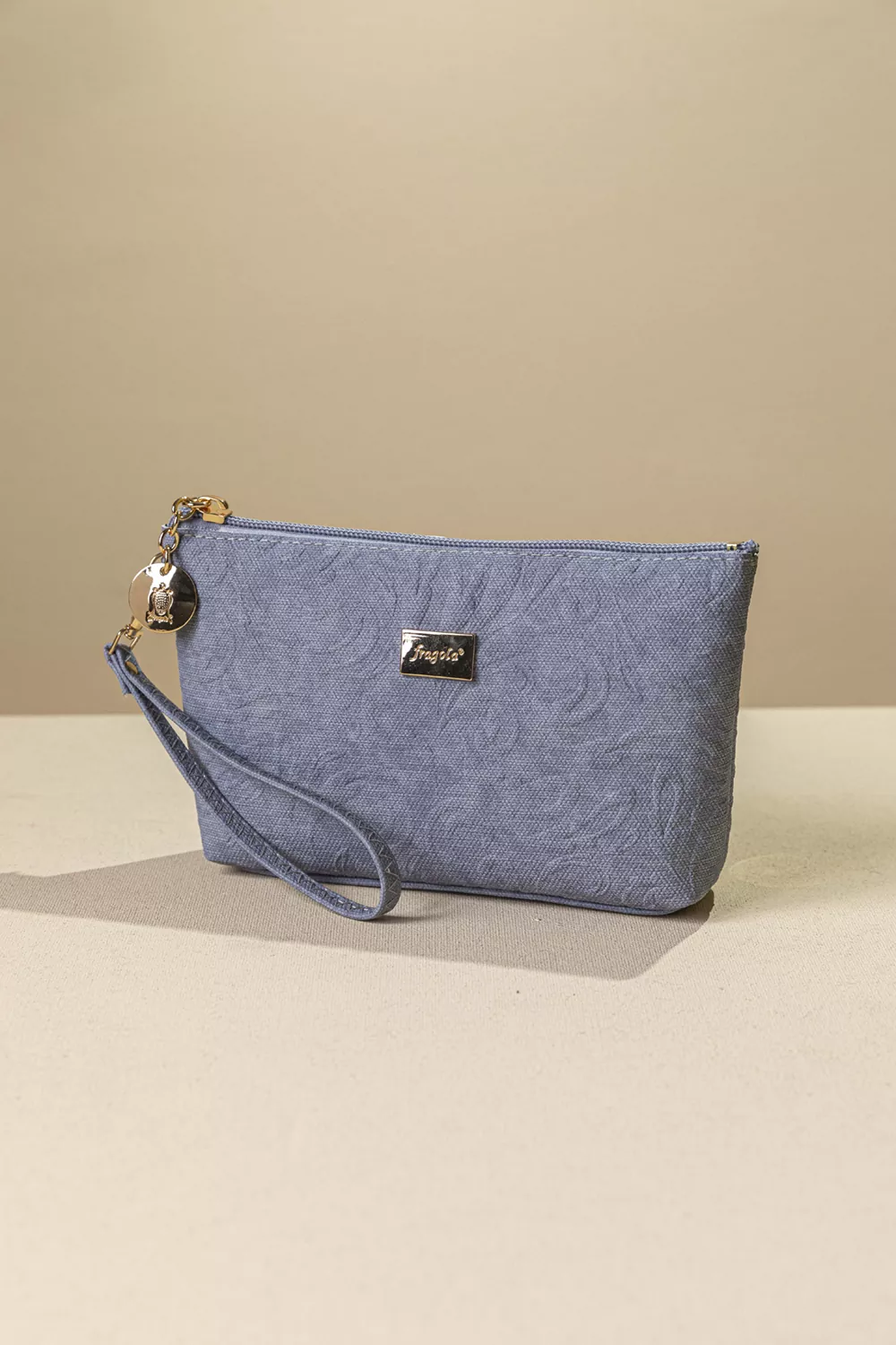 Νεσεσέρ χειρός μεσαίου μεγέθους με αποσπώμενη χειρολαβή Νεσεσέρ χειρός μεσαίου μεγέθους με αποσπώμενη χειρολαβή