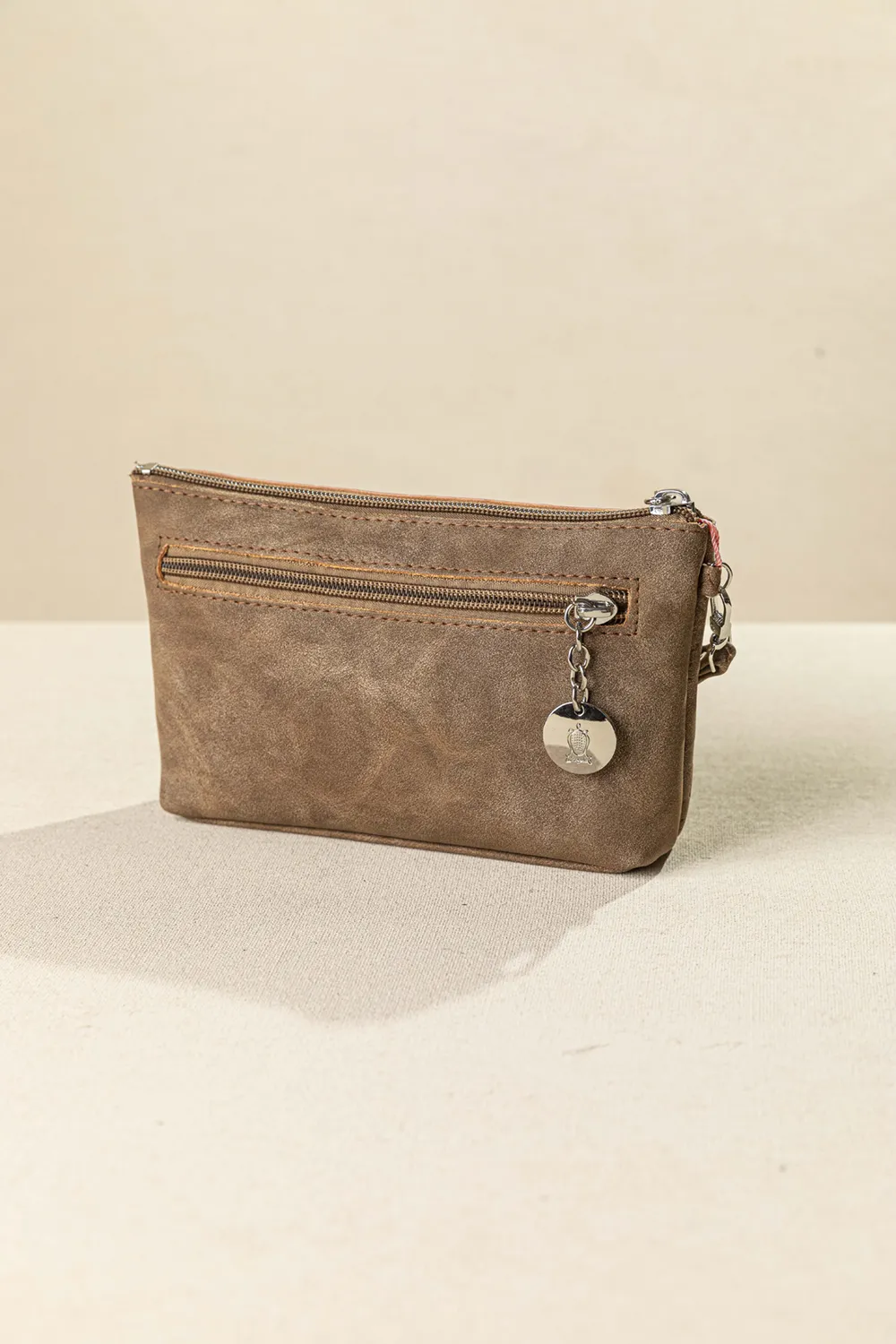 Πορτοφόλι – Νεσεσέρ χειρός με αποσπώμενη χειρολαβή Πορτοφόλι – Νεσεσέρ χειρός με αποσπώμενη χειρολαβή