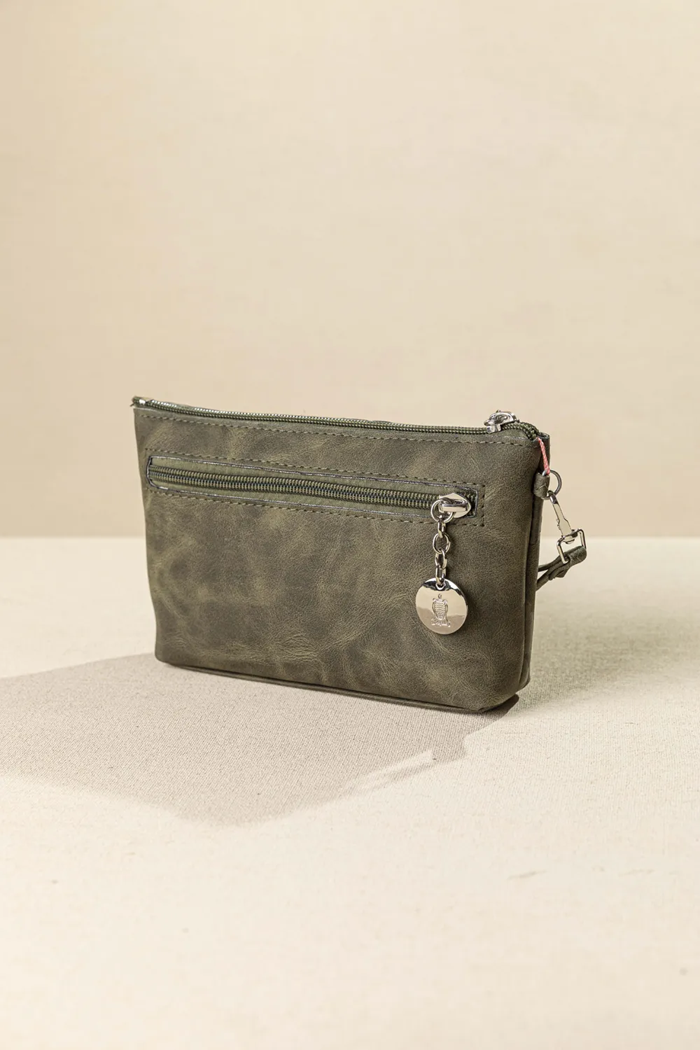 Πορτοφόλι – Νεσεσέρ χειρός με αποσπώμενη χειρολαβή Πορτοφόλι – Νεσεσέρ χειρός με αποσπώμενη χειρολαβή