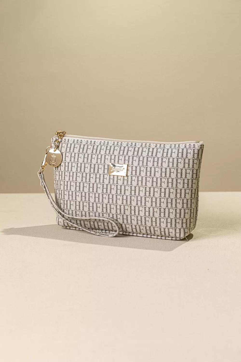 Νεσεσέρ χειρός μεσαίου μεγέθους με αποσπώμενη χειρολαβή Νεσεσέρ χειρός μεσαίου μεγέθους με αποσπώμενη χειρολαβή