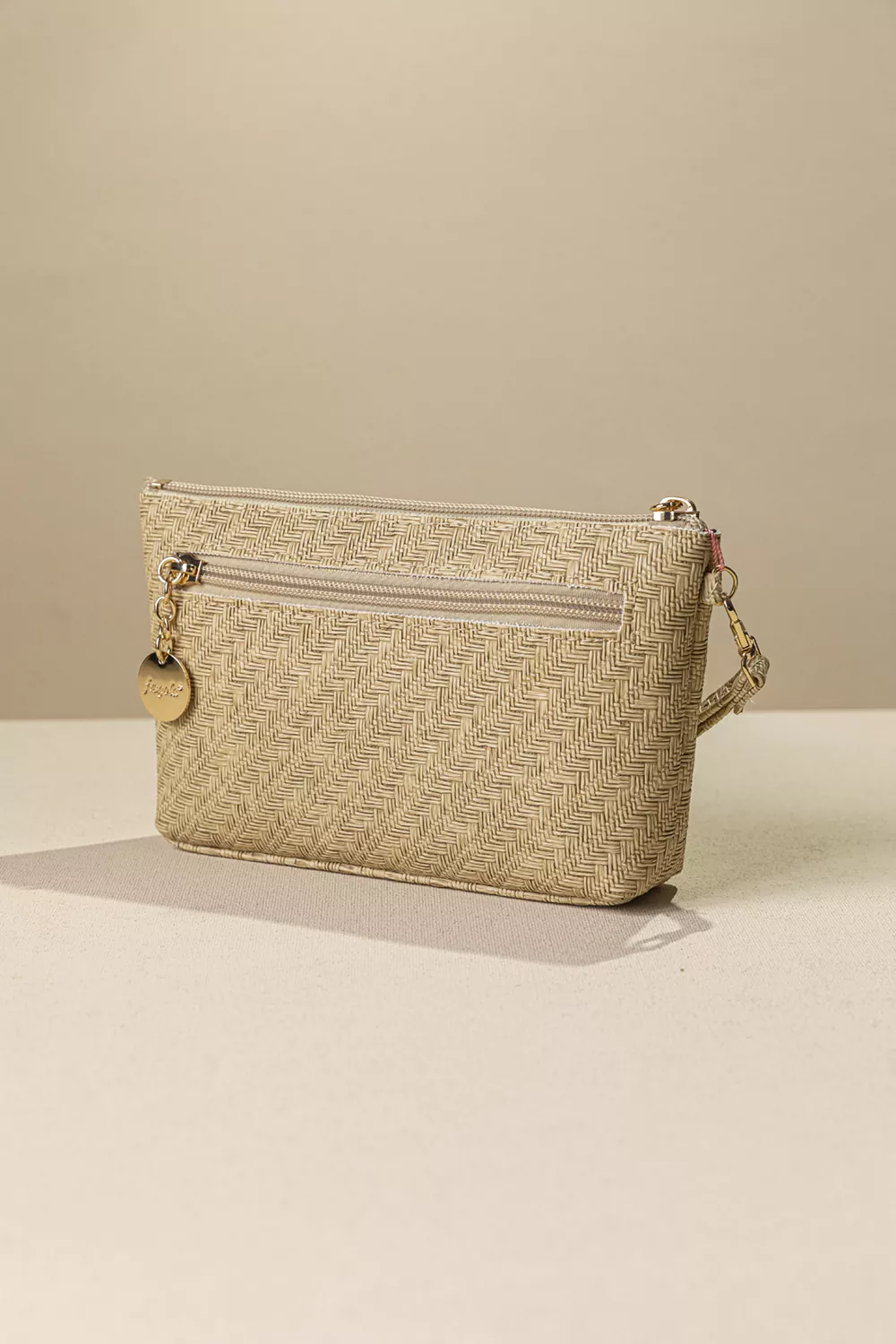 Νεσεσέρ χειρός μεσαίου μεγέθους με αποσπώμενη χειρολαβή Νεσεσέρ χειρός μεσαίου μεγέθους με αποσπώμενη χειρολαβή