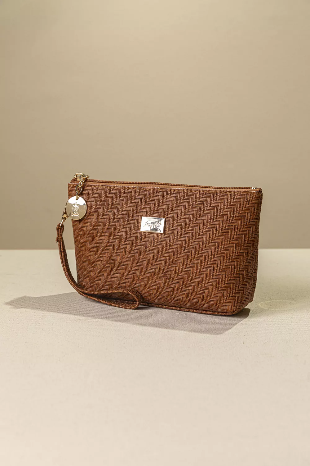 Νεσεσέρ χειρός μεσαίου μεγέθους με αποσπώμενη χειρολαβή Νεσεσέρ χειρός μεσαίου μεγέθους με αποσπώμενη χειρολαβή