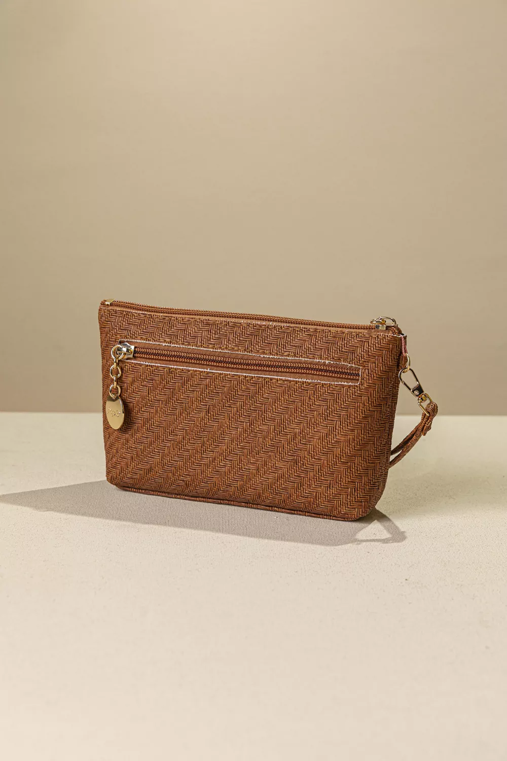 Νεσεσέρ χειρός μεσαίου μεγέθους με αποσπώμενη χειρολαβή Νεσεσέρ χειρός μεσαίου μεγέθους με αποσπώμενη χειρολαβή