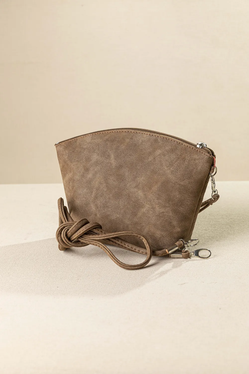 Τσαντάκι νεσεσέρ με extra χέρι για χιαστί Τσαντάκι νεσεσέρ με extra χέρι για χιαστί