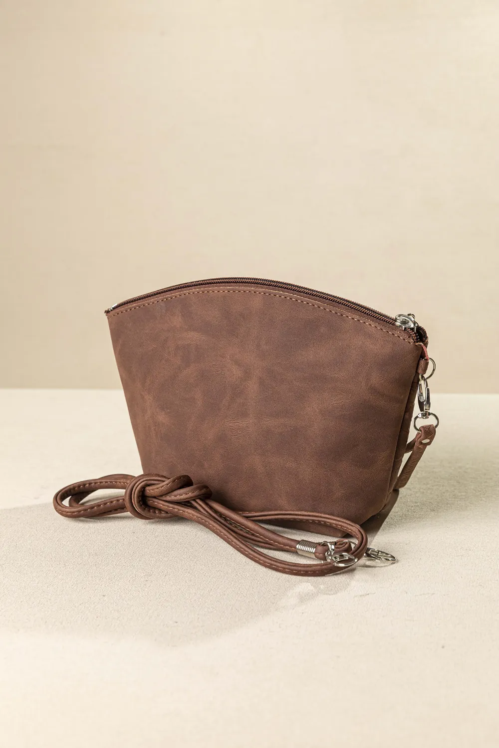 Τσαντάκι νεσεσέρ με extra χέρι για χιαστί Τσαντάκι νεσεσέρ με extra χέρι για χιαστί