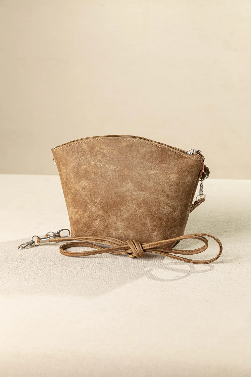 Τσαντάκι νεσεσέρ με extra χέρι για χιαστί Τσαντάκι νεσεσέρ με extra χέρι για χιαστί