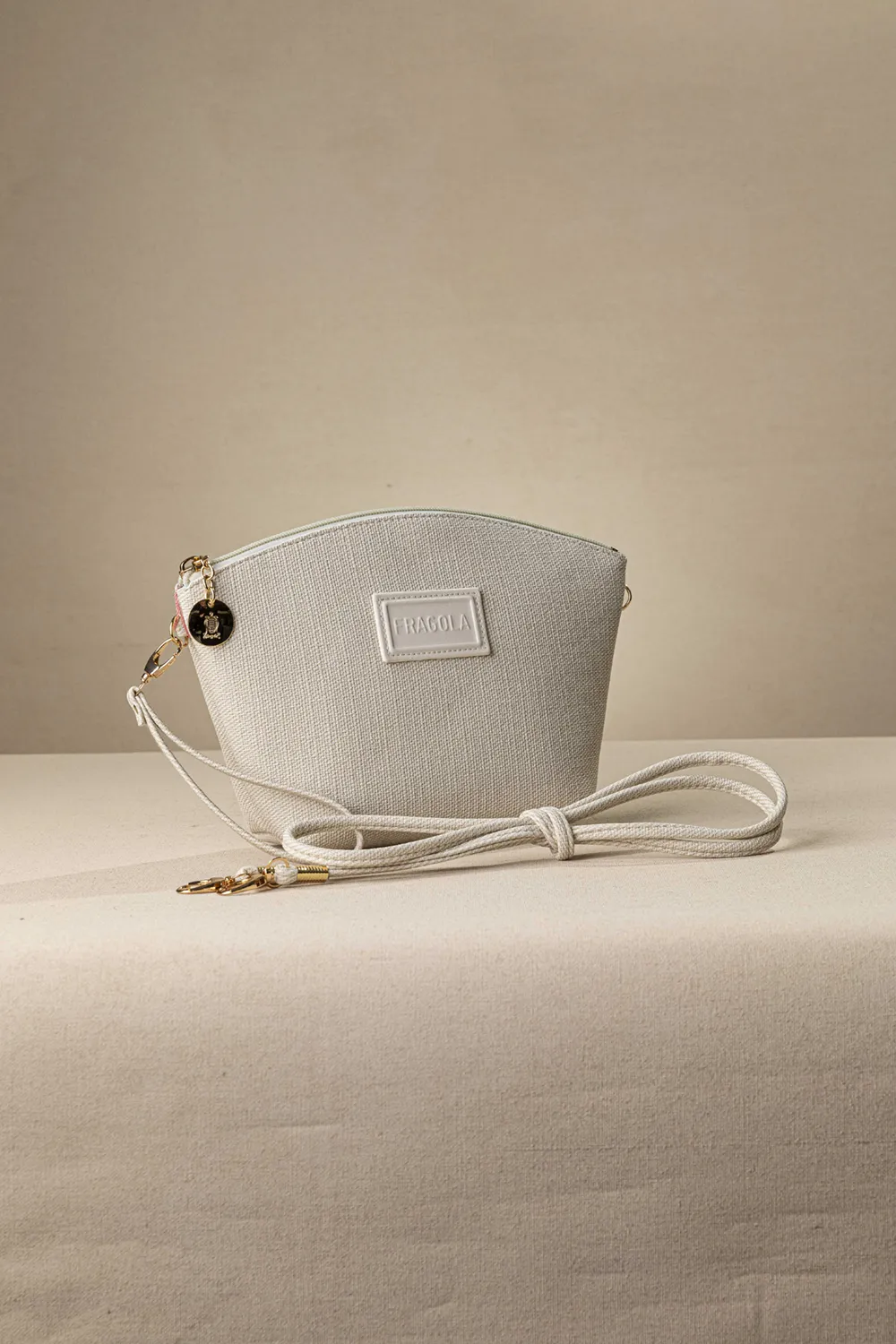 Τσαντάκι νεσεσέρ με extra χέρι για χιαστί Τσαντάκι νεσεσέρ με extra χέρι για χιαστί