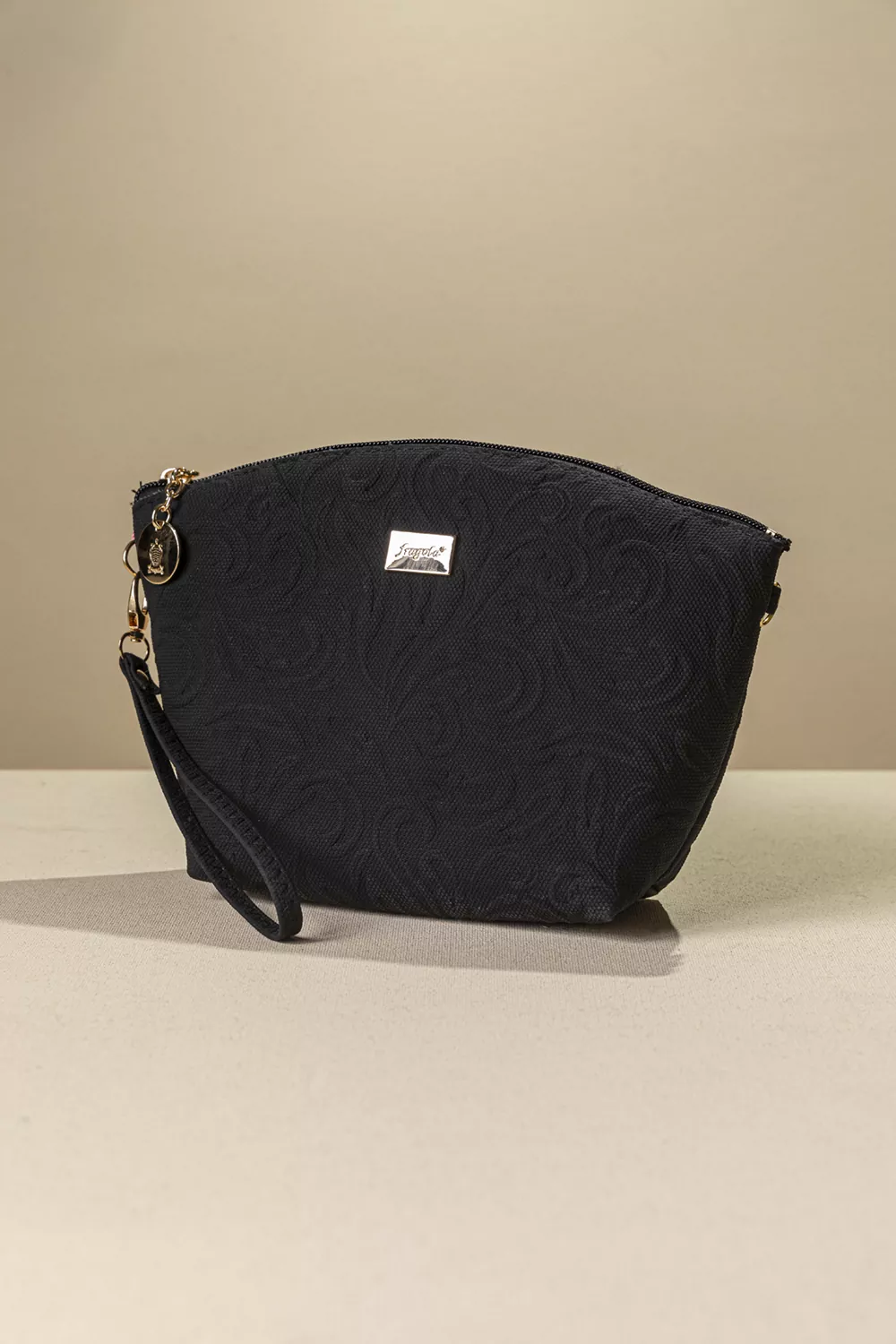 Τσαντάκι νεσεσέρ με extra χέρι για χιαστί Τσαντάκι νεσεσέρ με extra χέρι για χιαστί