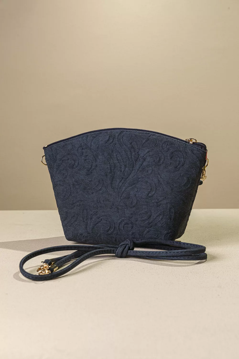 Τσαντάκι νεσεσέρ με extra χέρι για χιαστί Τσαντάκι νεσεσέρ με extra χέρι για χιαστί