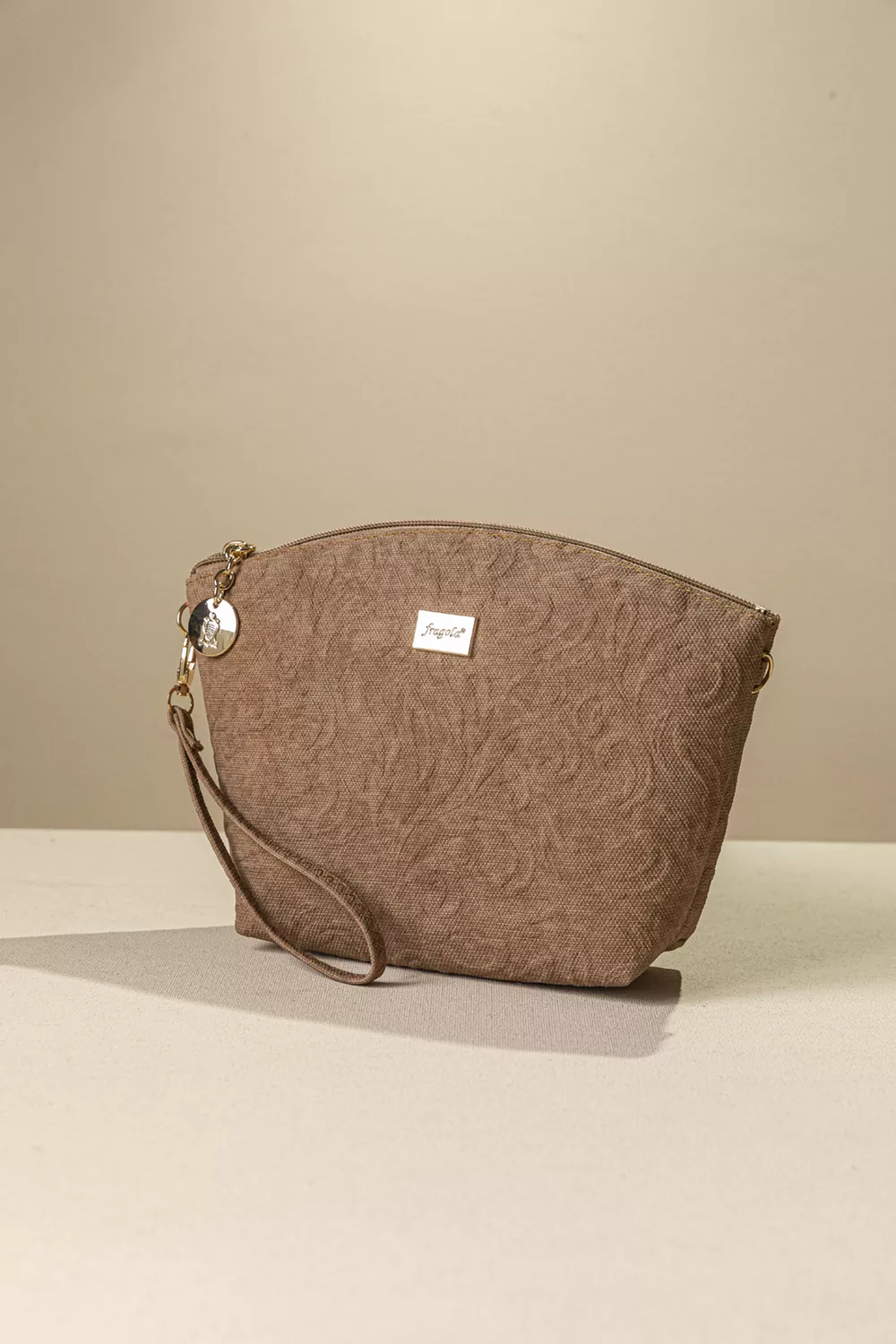 Τσαντάκι νεσεσέρ με extra χέρι για χιαστί Τσαντάκι νεσεσέρ με extra χέρι για χιαστί