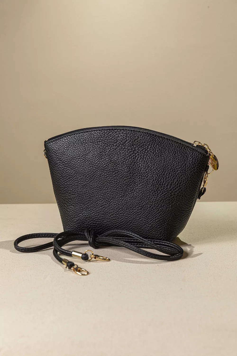 Τσαντάκι νεσεσέρ με extra χέρι για χιαστί Τσαντάκι νεσεσέρ με extra χέρι για χιαστί