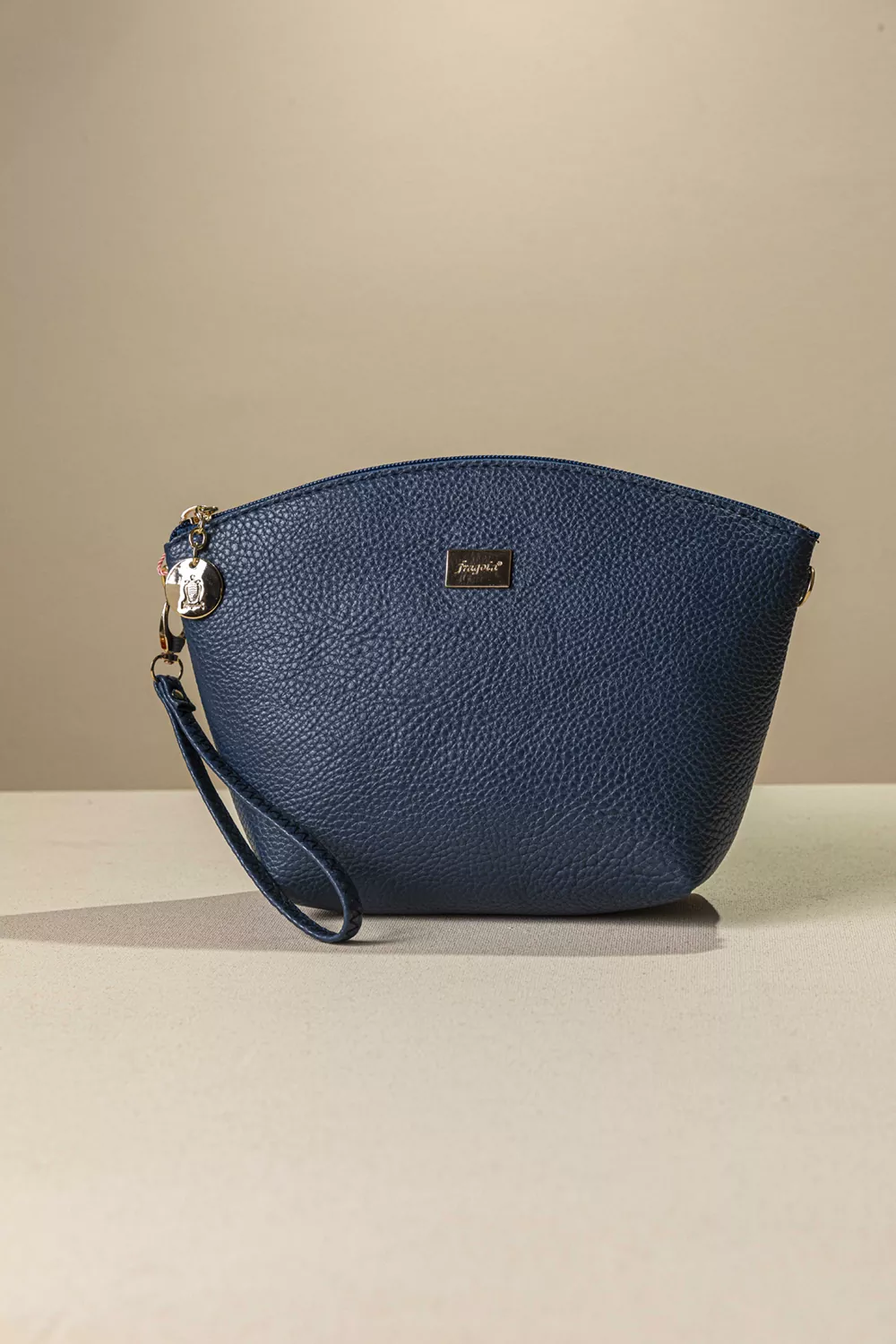 Τσαντάκι νεσεσέρ με extra χέρι για χιαστί Τσαντάκι νεσεσέρ με extra χέρι για χιαστί