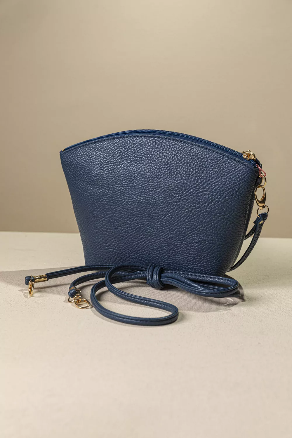 Τσαντάκι νεσεσέρ με extra χέρι για χιαστί Τσαντάκι νεσεσέρ με extra χέρι για χιαστί