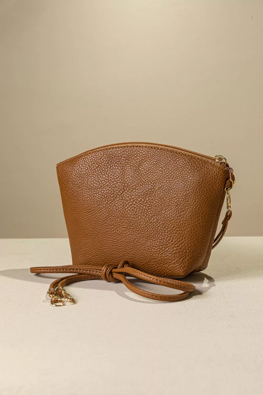 Τσαντάκι νεσεσέρ με extra χέρι για χιαστί Τσαντάκι νεσεσέρ με extra χέρι για χιαστί