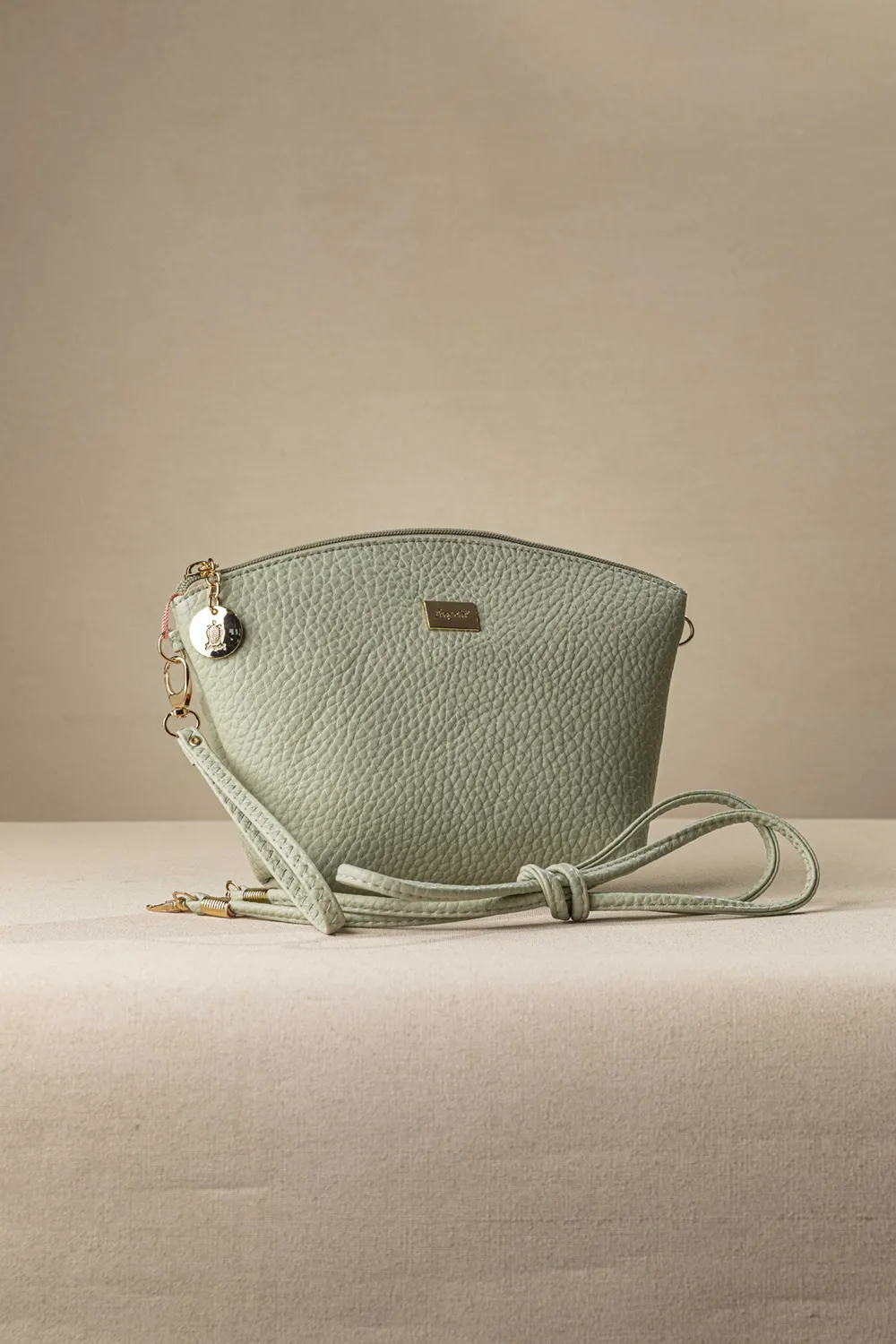 Τσαντάκι νεσεσέρ με extra χέρι για χιαστί Τσαντάκι νεσεσέρ με extra χέρι για χιαστί