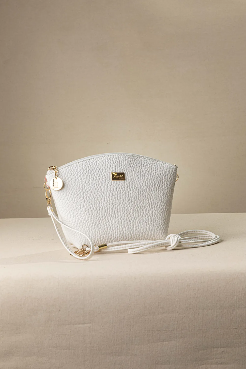 Τσαντάκι νεσεσέρ με extra χέρι για χιαστί Τσαντάκι νεσεσέρ με extra χέρι για χιαστί