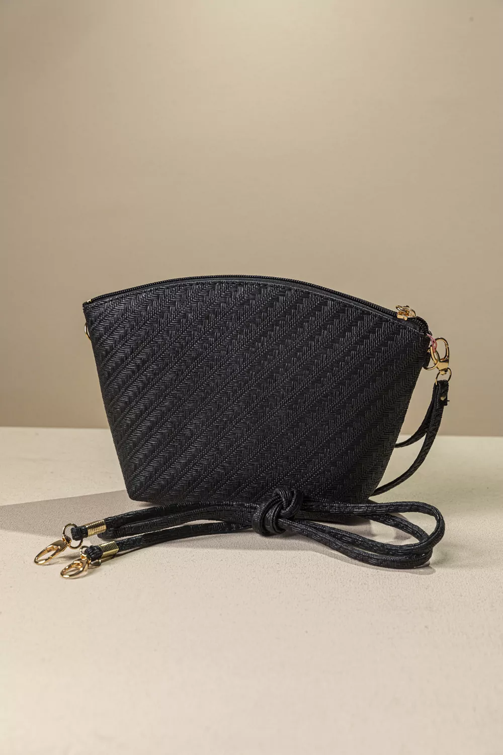 Τσαντάκι νεσεσέρ με extra χέρι για χιαστί Τσαντάκι νεσεσέρ με extra χέρι για χιαστί