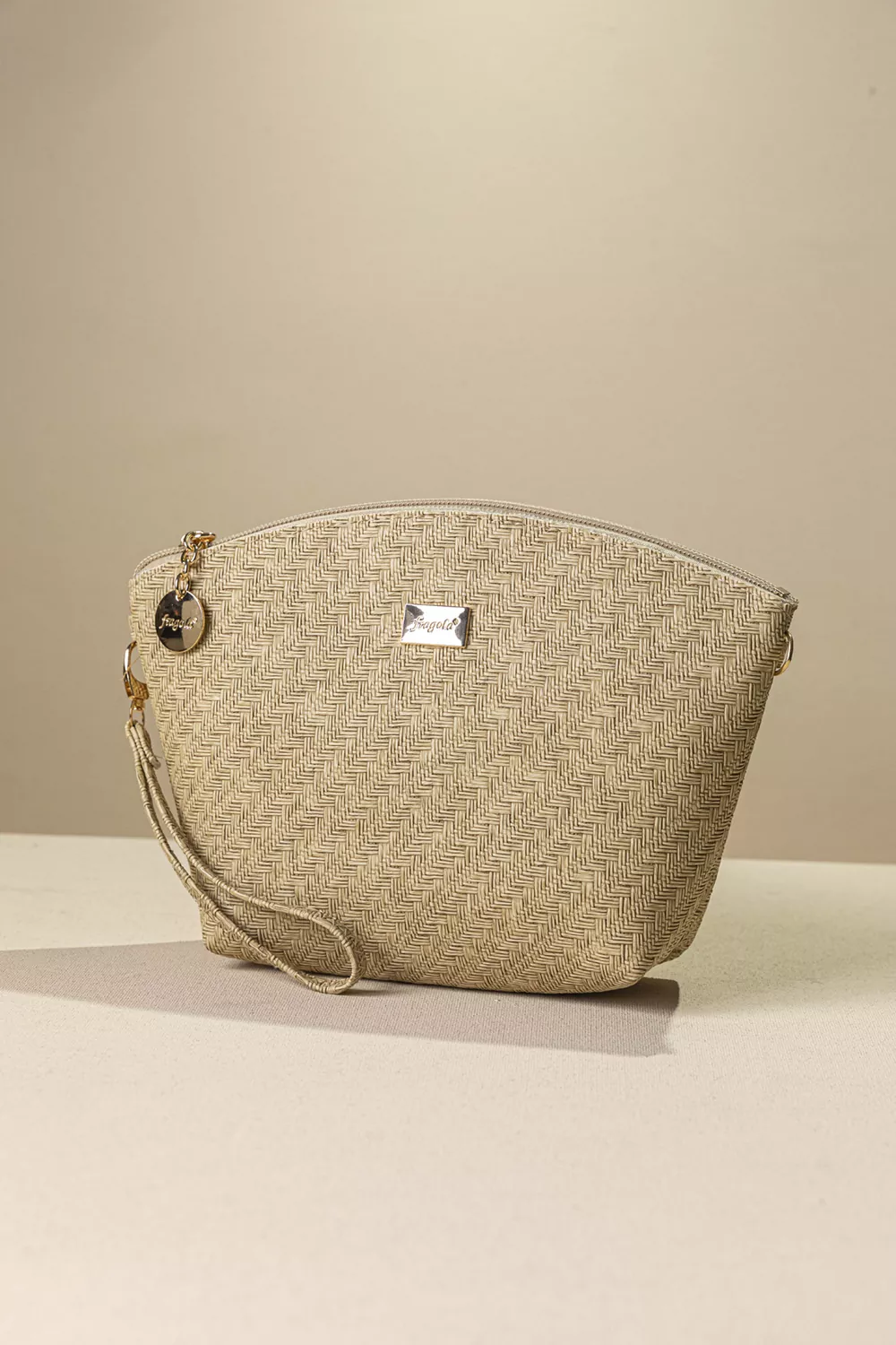 Τσαντάκι νεσεσέρ με extra χέρι για χιαστί Τσαντάκι νεσεσέρ με extra χέρι για χιαστί