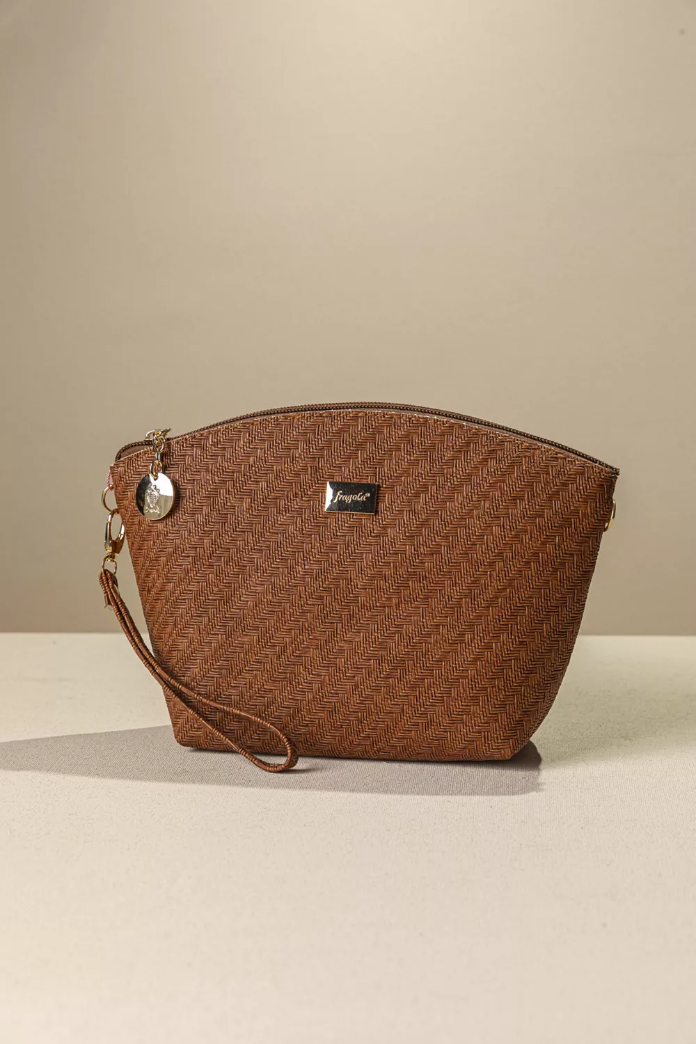 Τσαντάκι νεσεσέρ με extra χέρι για χιαστί Τσαντάκι νεσεσέρ με extra χέρι για χιαστί