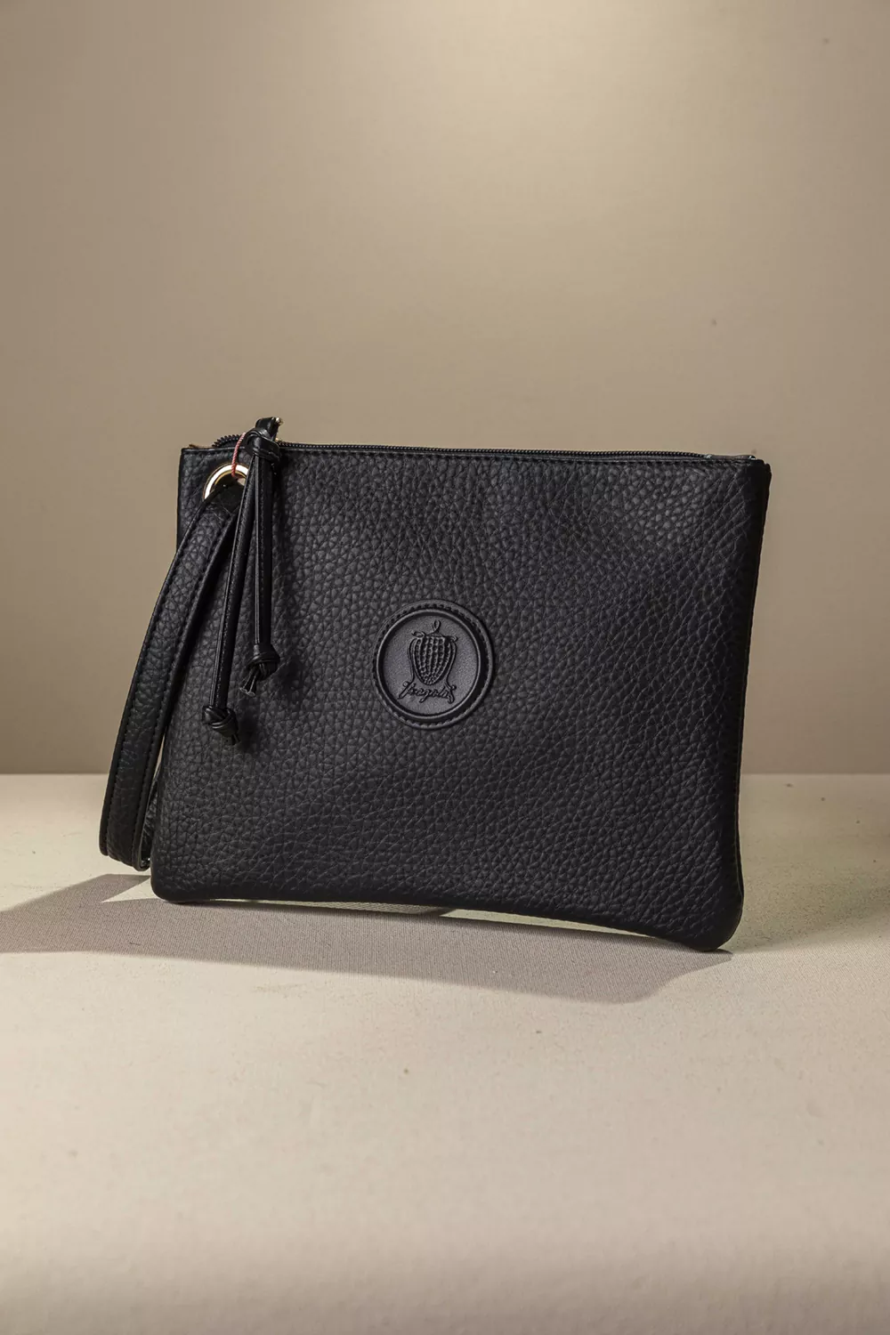 Πρακτικό τσαντάκι/νεσεσερ Πρακτικό τσαντάκι/νεσεσερ