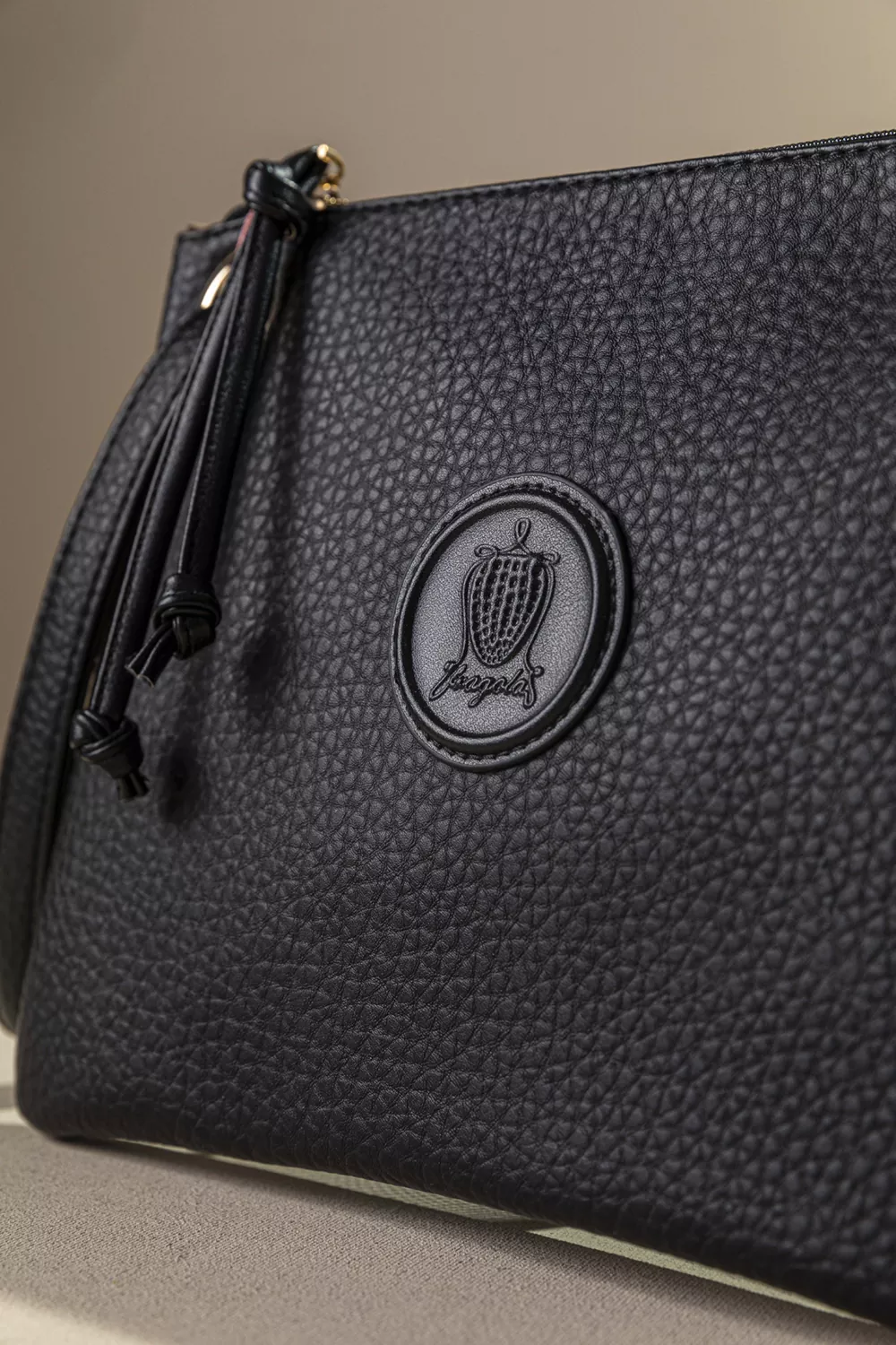 Πρακτικό τσαντάκι/νεσεσερ Πρακτικό τσαντάκι/νεσεσερ