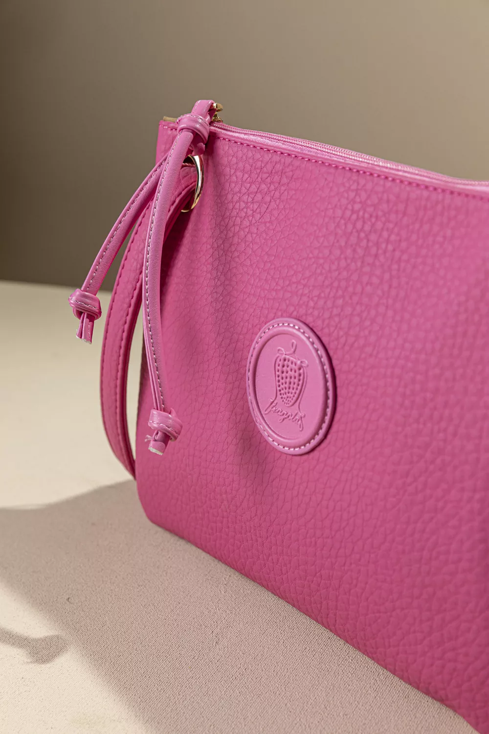 Πρακτικό τσαντάκι/νεσεσερ Πρακτικό τσαντάκι/νεσεσερ