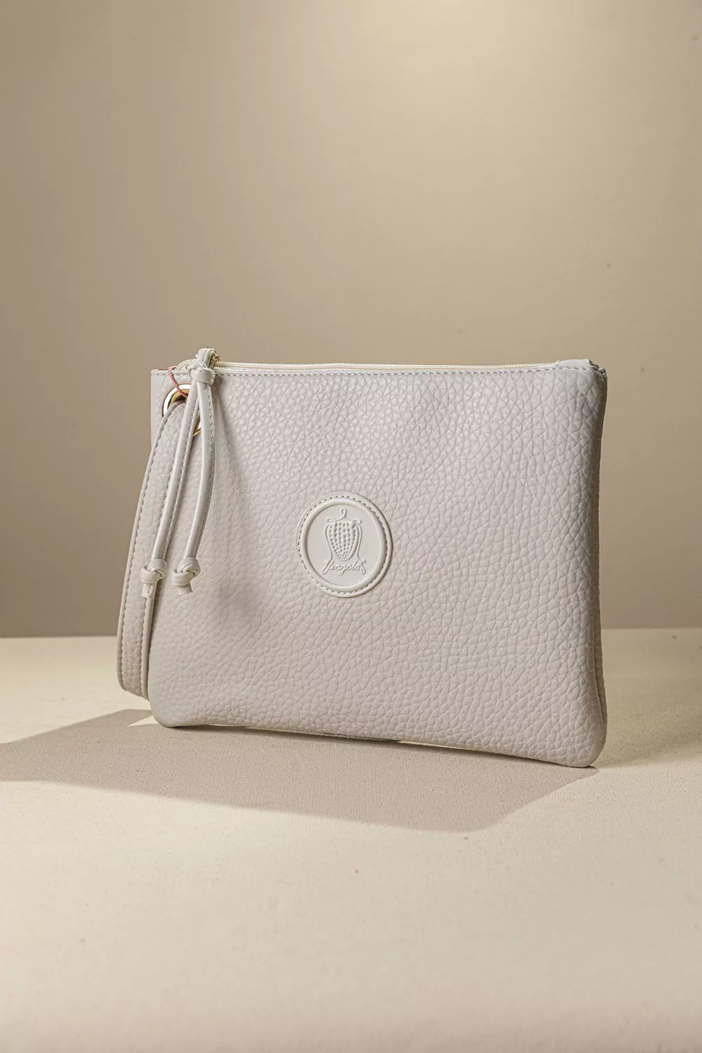 Πρακτικό τσαντάκι/νεσεσερ Πρακτικό τσαντάκι/νεσεσερ