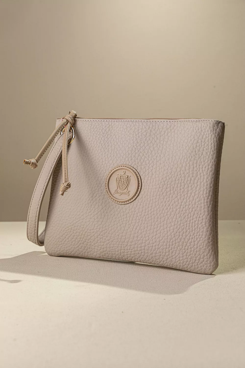 Πρακτικό τσαντάκι/νεσεσερ Πρακτικό τσαντάκι/νεσεσερ