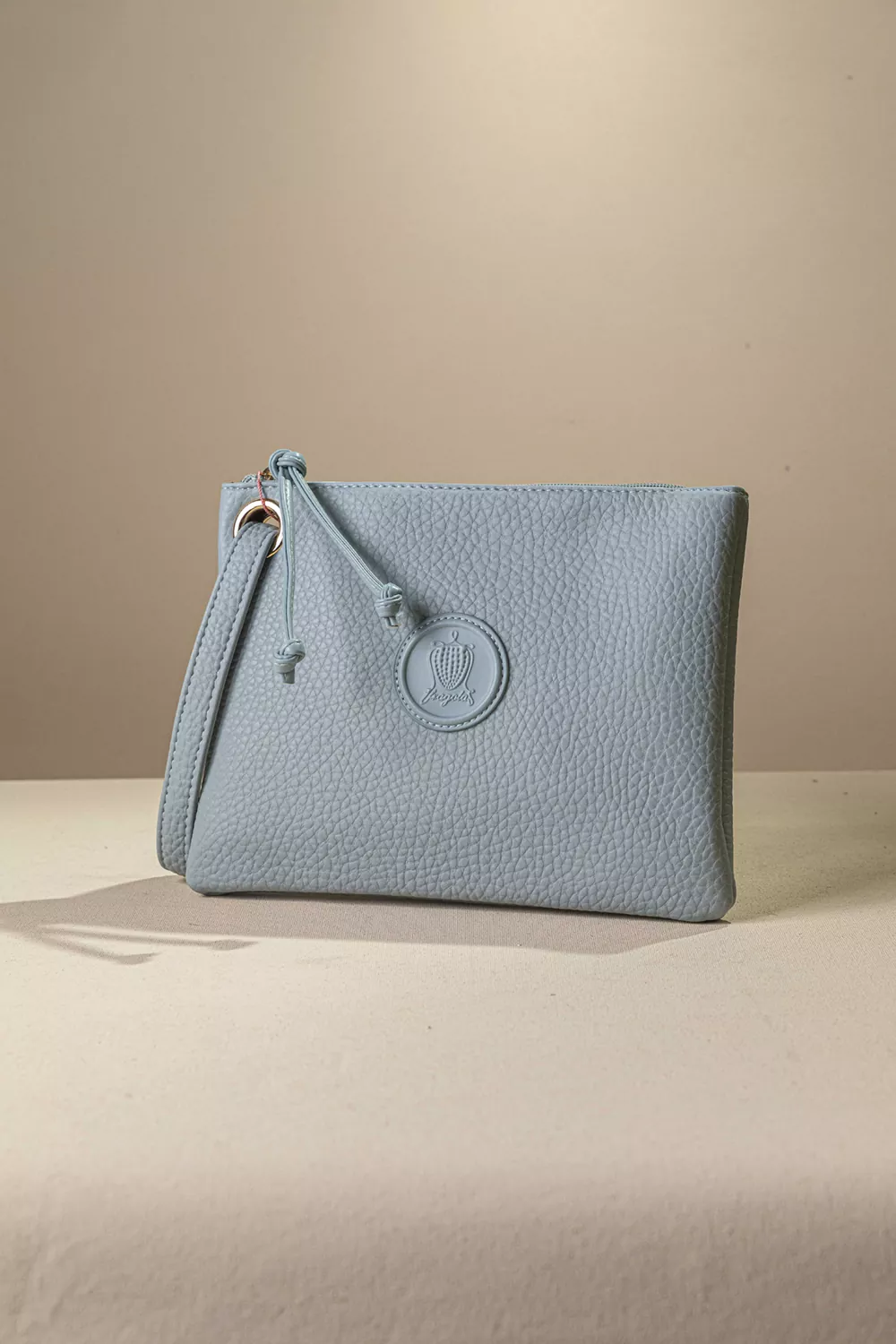 Πρακτικό τσαντάκι/νεσεσερ Πρακτικό τσαντάκι/νεσεσερ