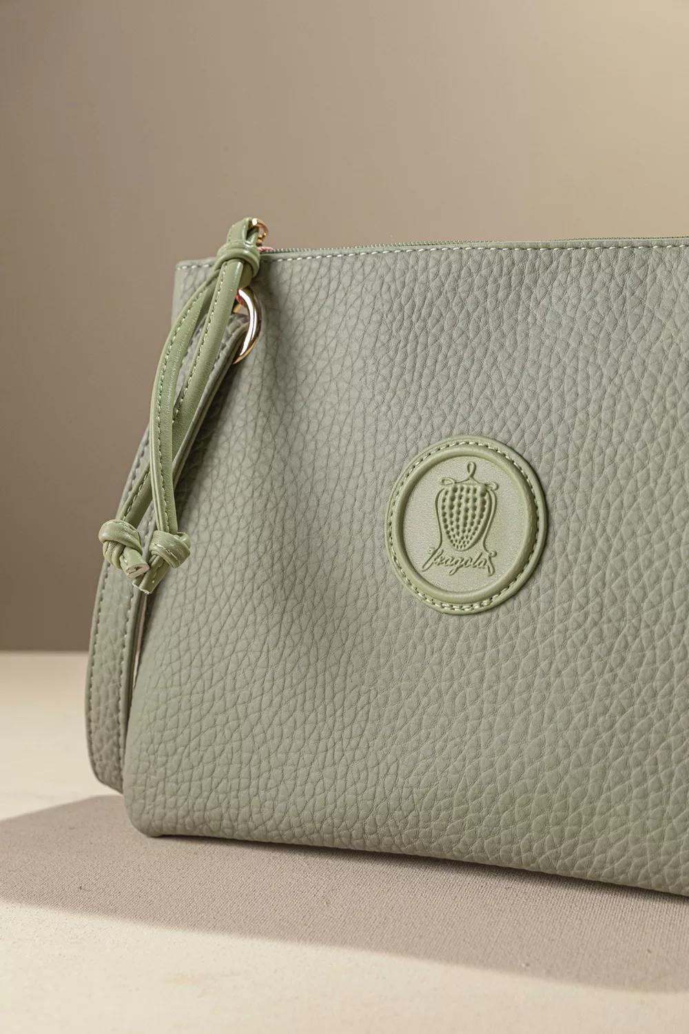 Πρακτικό τσαντάκι/νεσεσερ Πρακτικό τσαντάκι/νεσεσερ