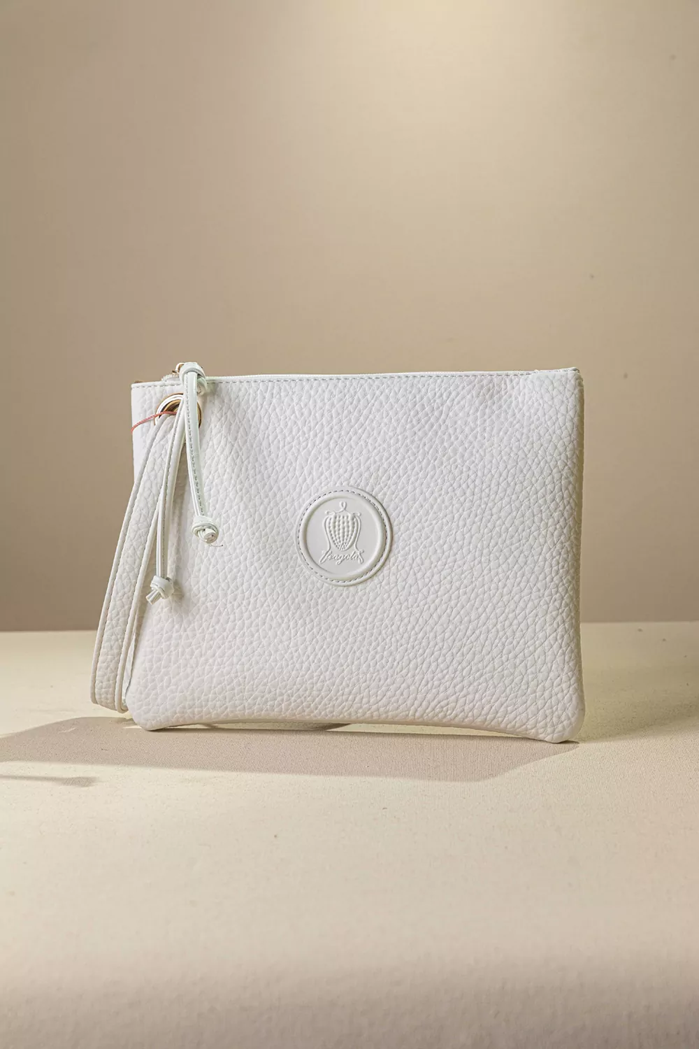 Πρακτικό τσαντάκι/νεσεσερ Πρακτικό τσαντάκι/νεσεσερ