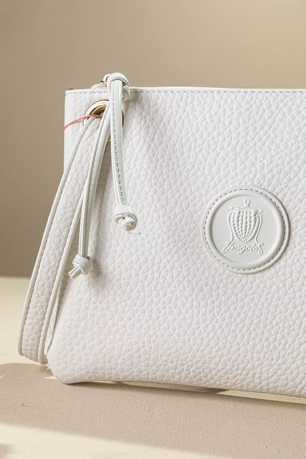 Πρακτικό τσαντάκι/νεσεσερ Πρακτικό τσαντάκι/νεσεσερ